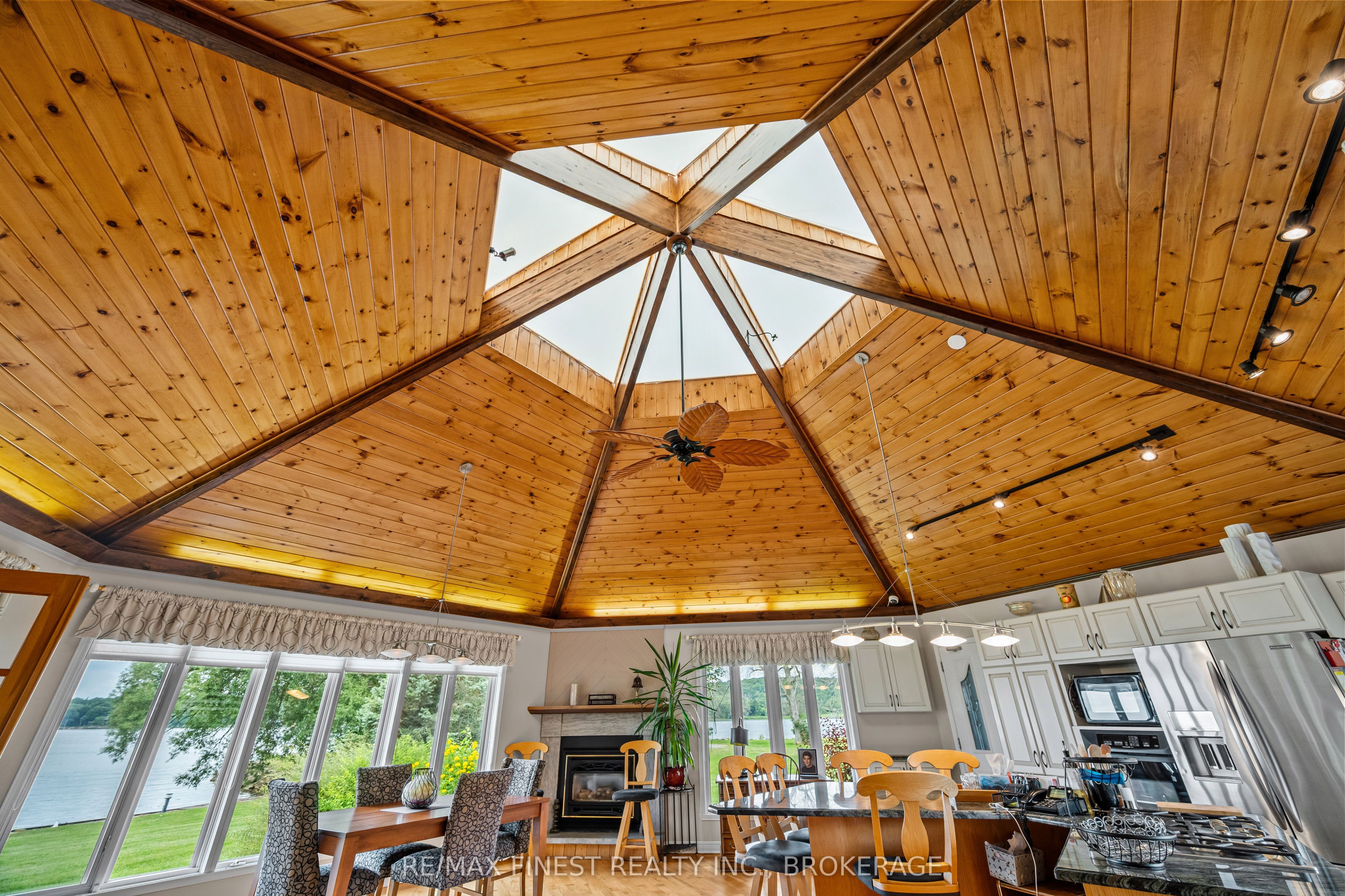 32 Howe Island Drive Property Photo 9