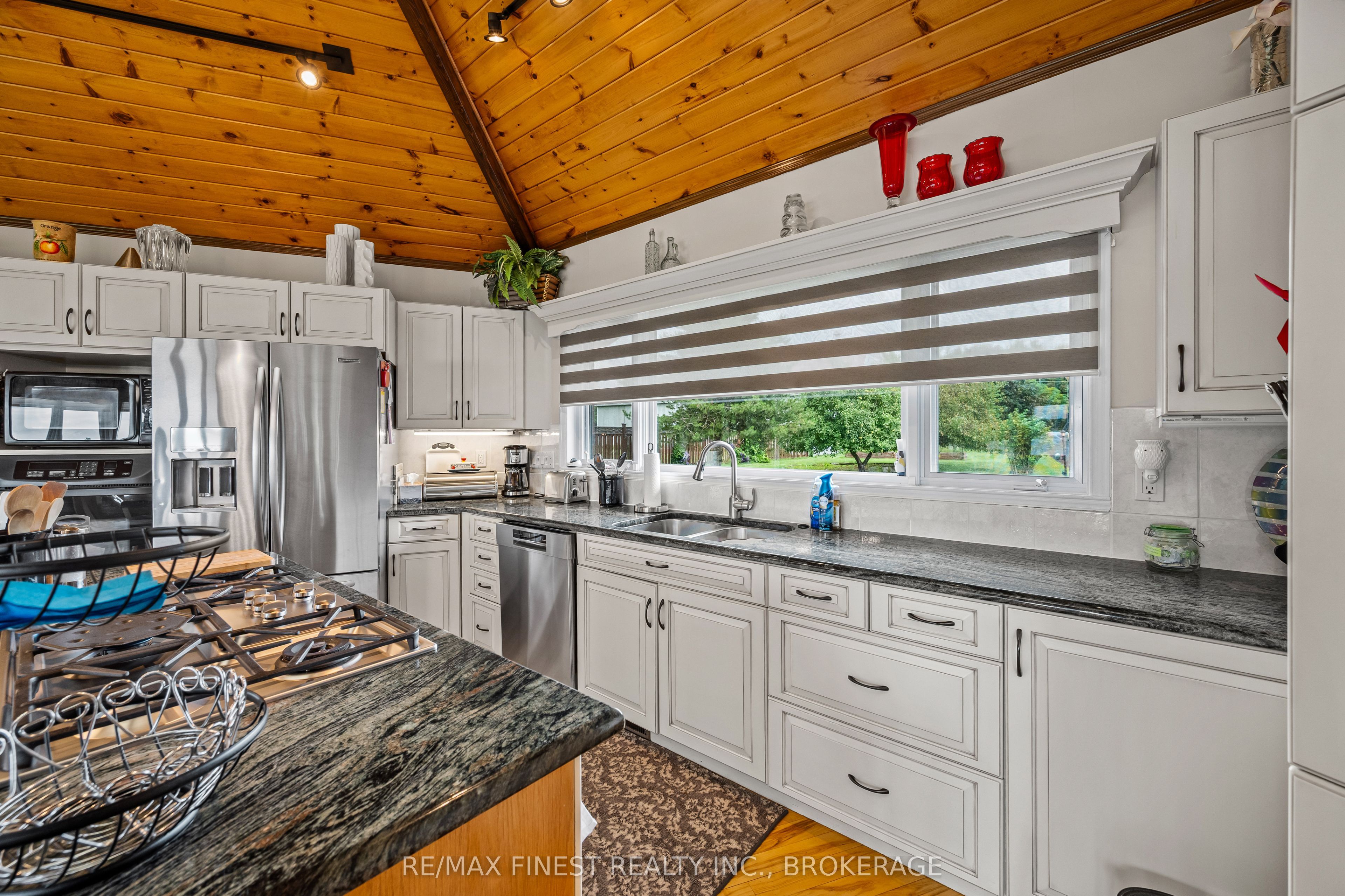 32 Howe Island Drive Property Photo 11