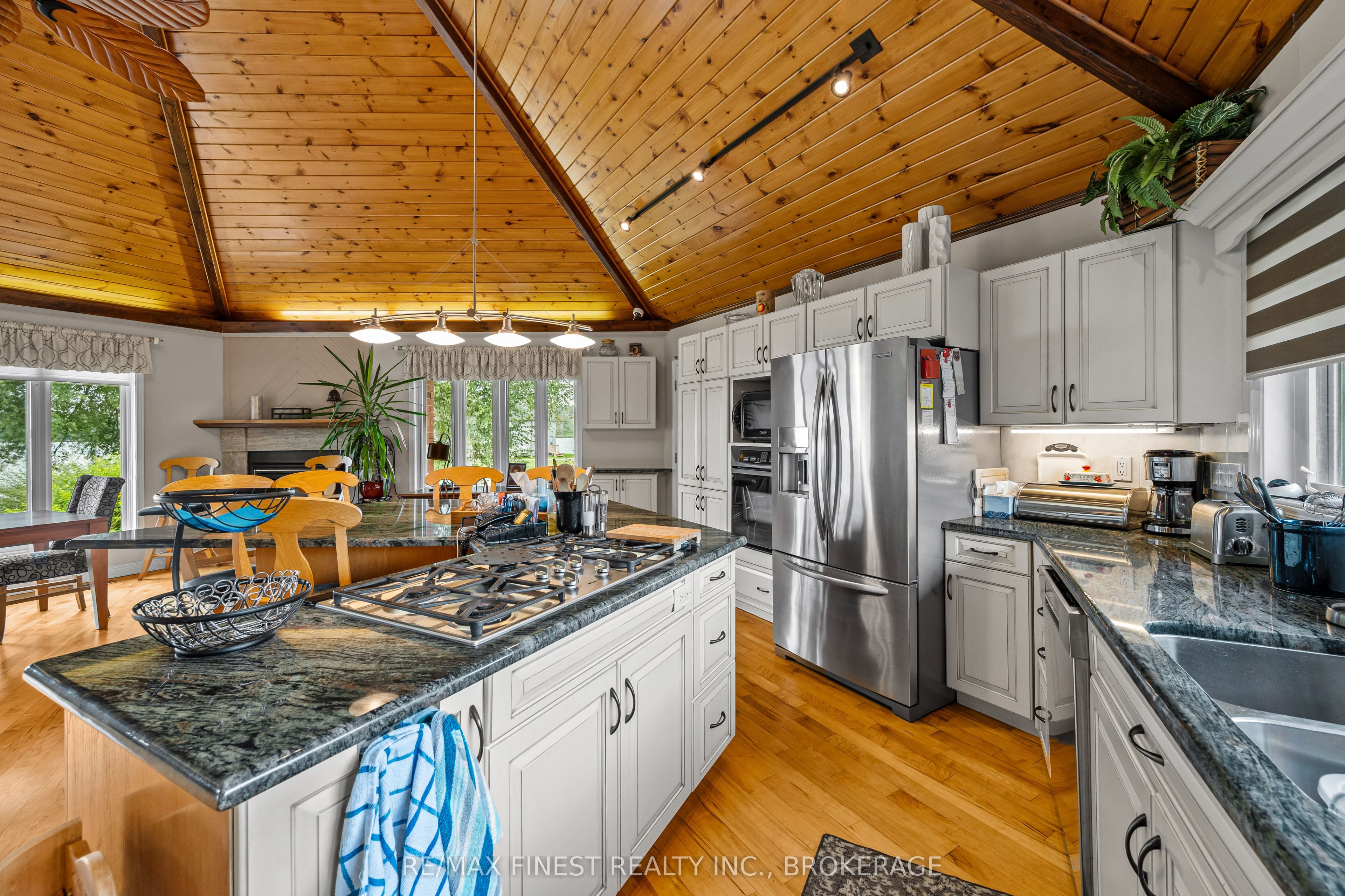 32 Howe Island Drive Property Photo 12
