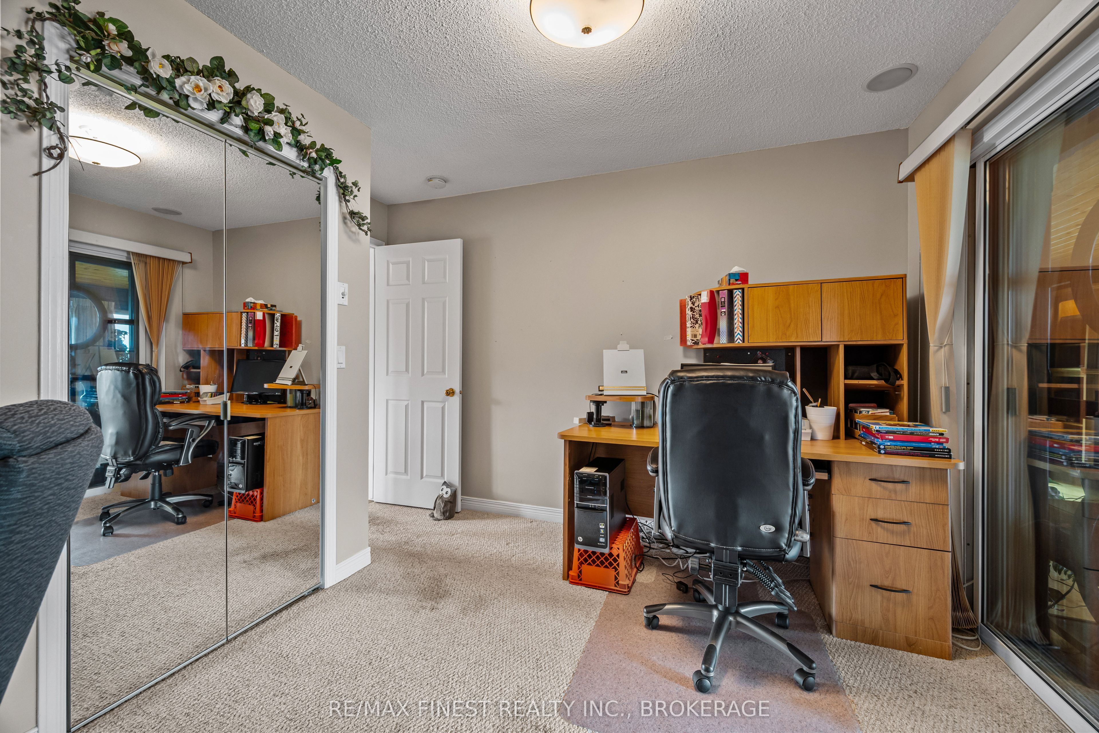 32 Howe Island Drive Property Photo 17