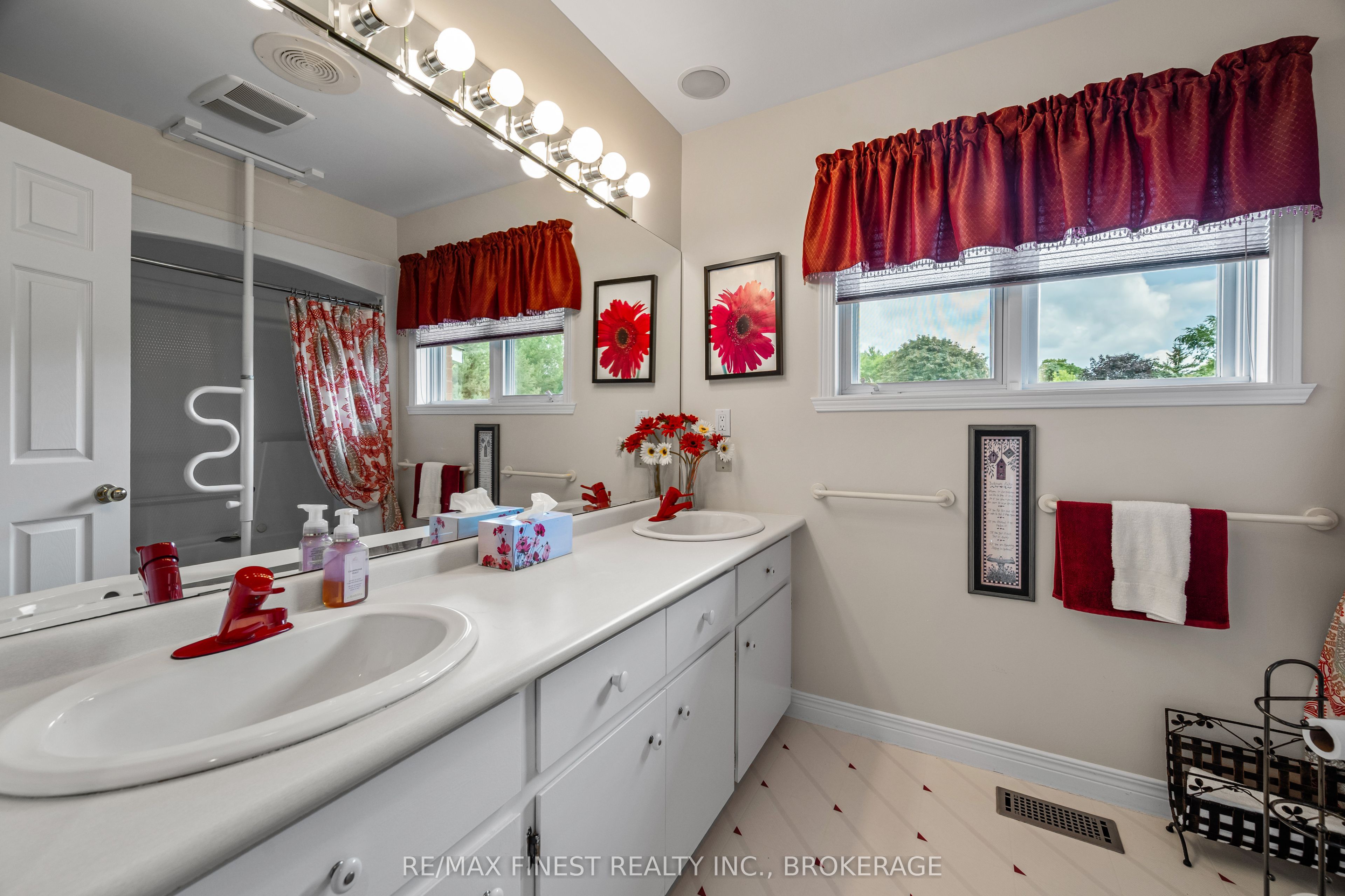 32 Howe Island Drive Property Photo 19