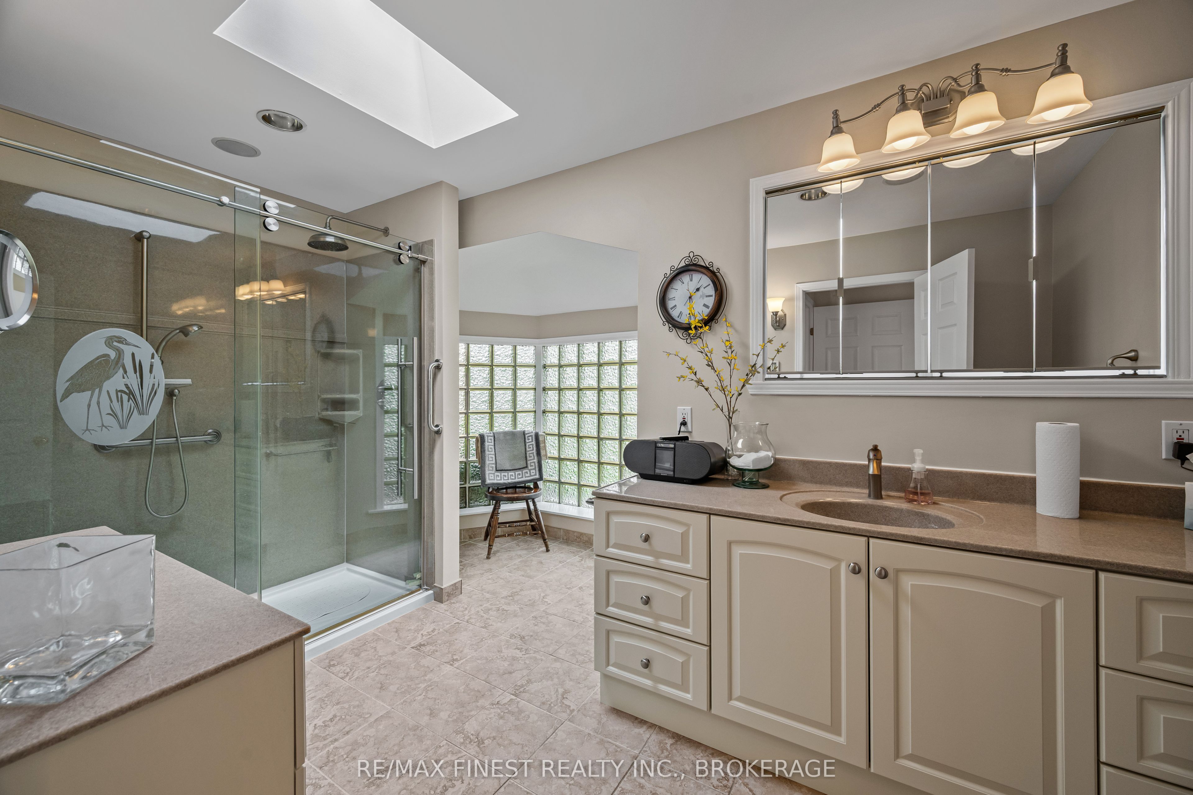 32 Howe Island Drive Property Photo 21
