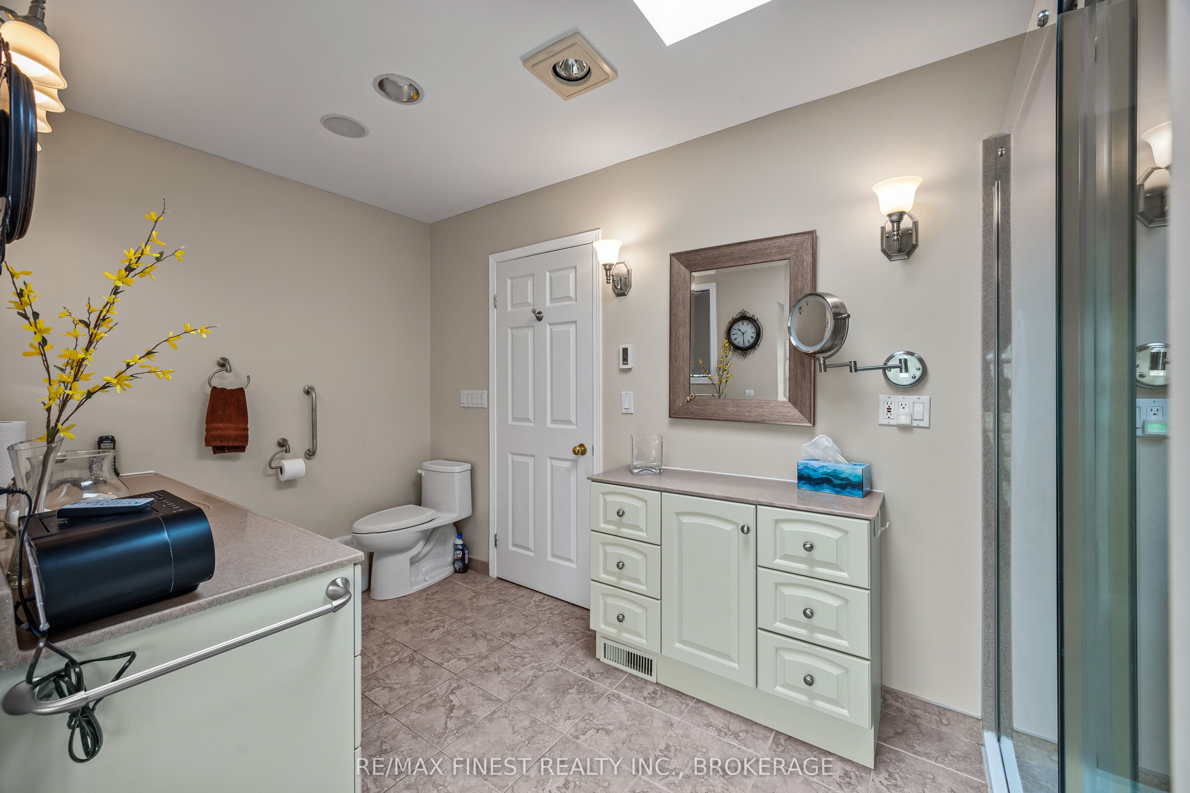 32 Howe Island Drive Property Photo 22