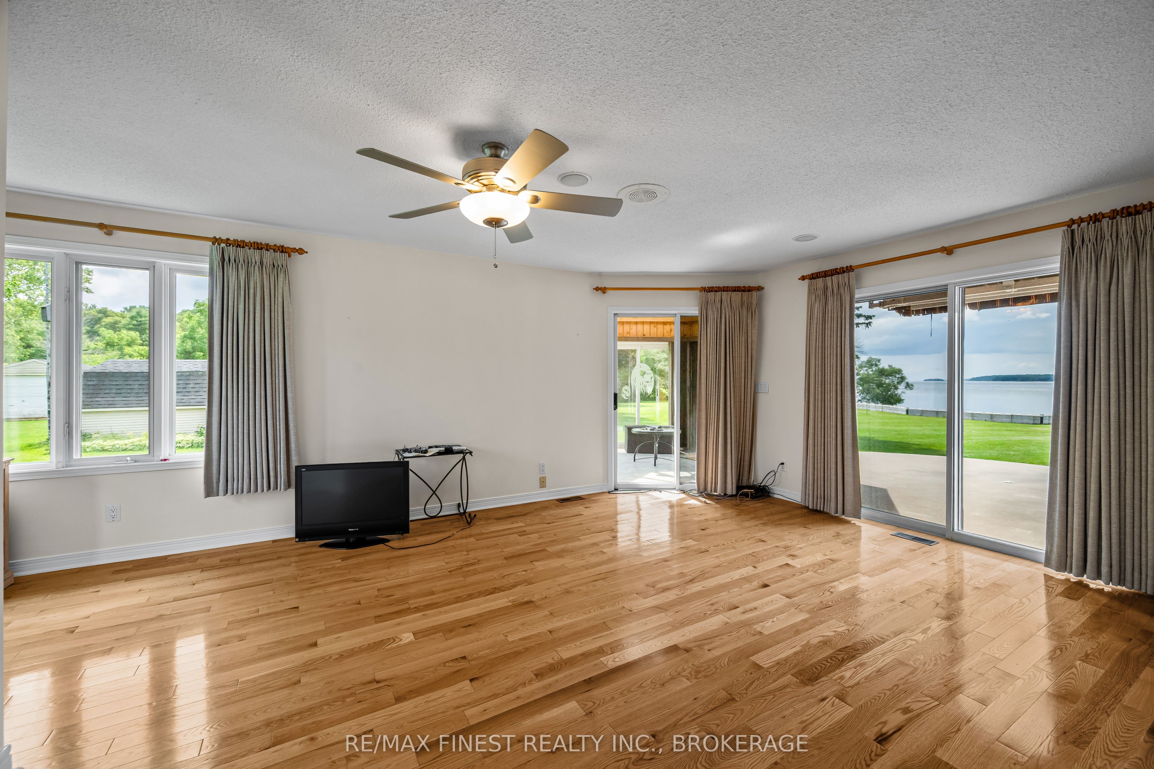 32 Howe Island Drive Property Photo 23