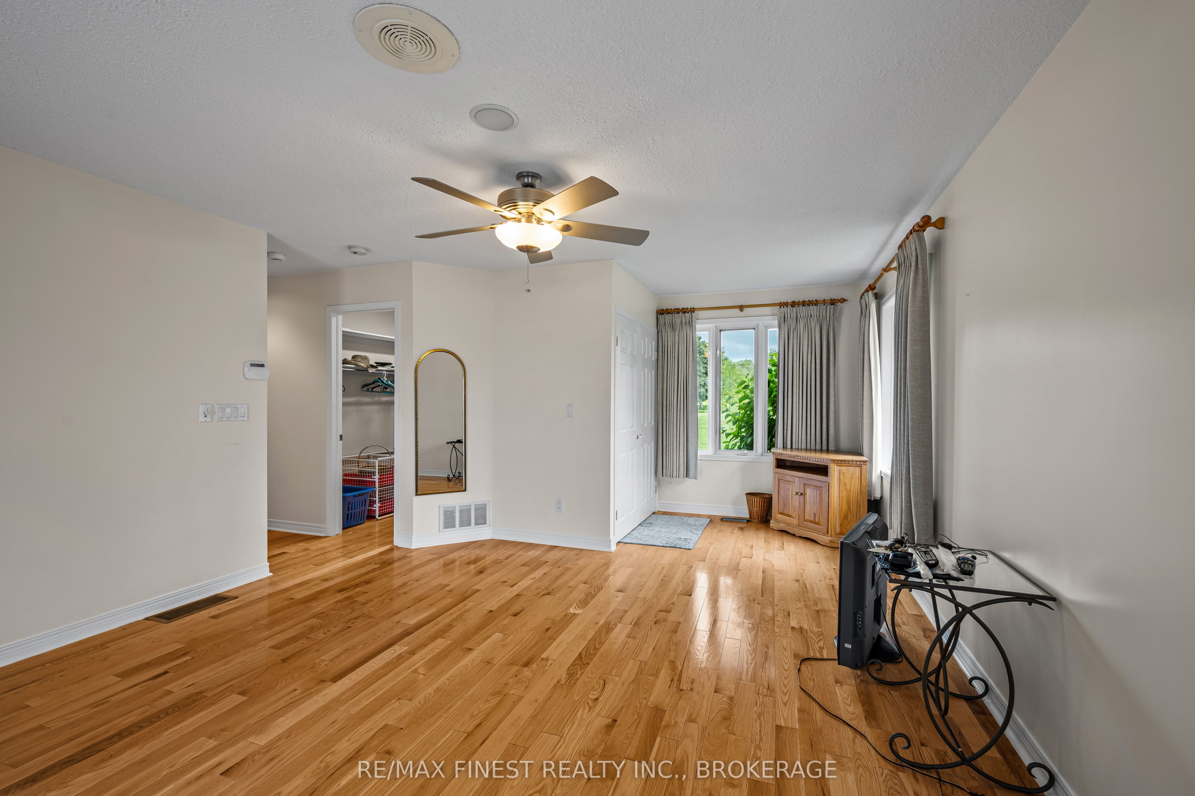 32 Howe Island Drive Property Photo 24