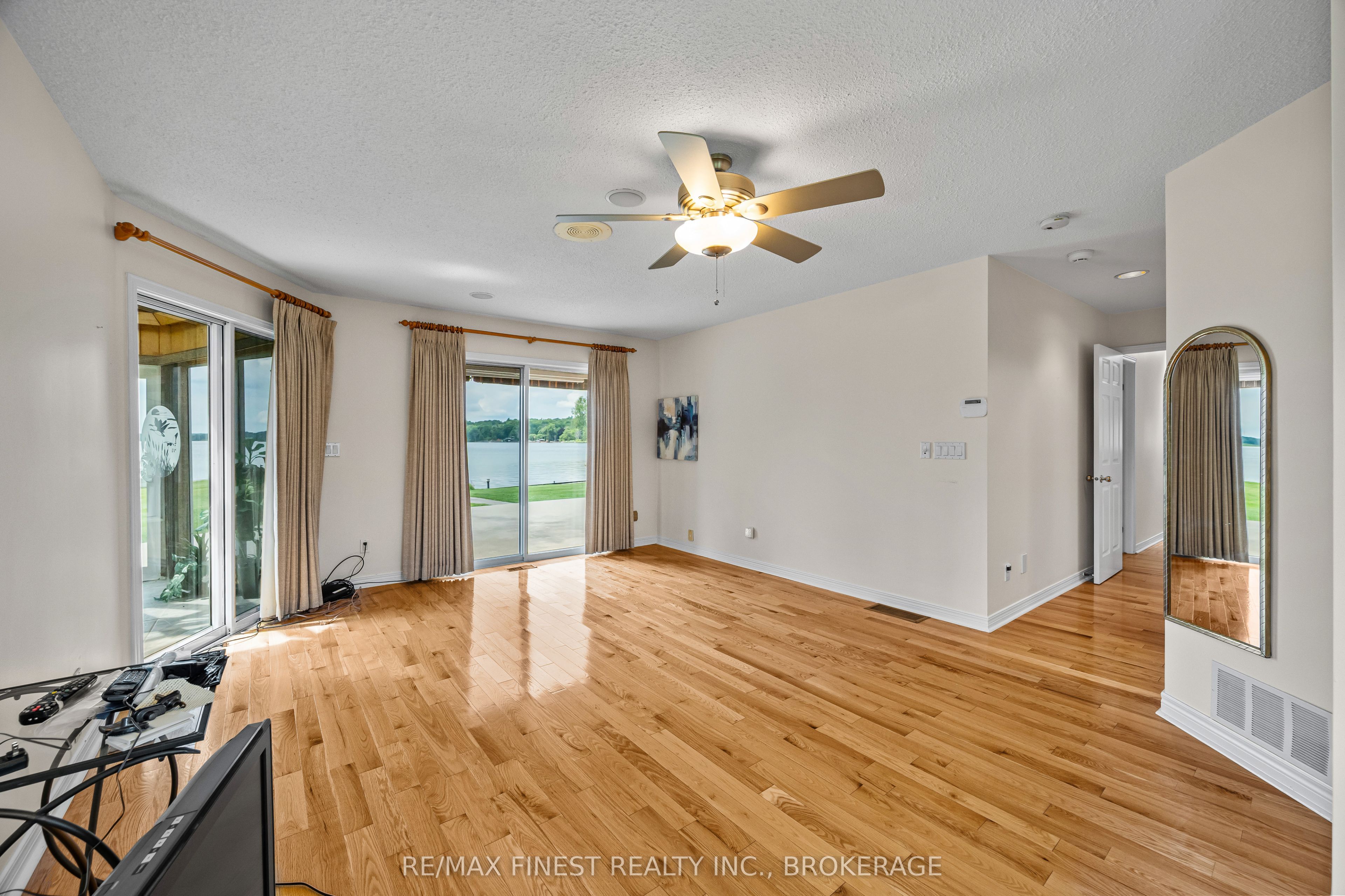 32 Howe Island Drive Property Photo 25