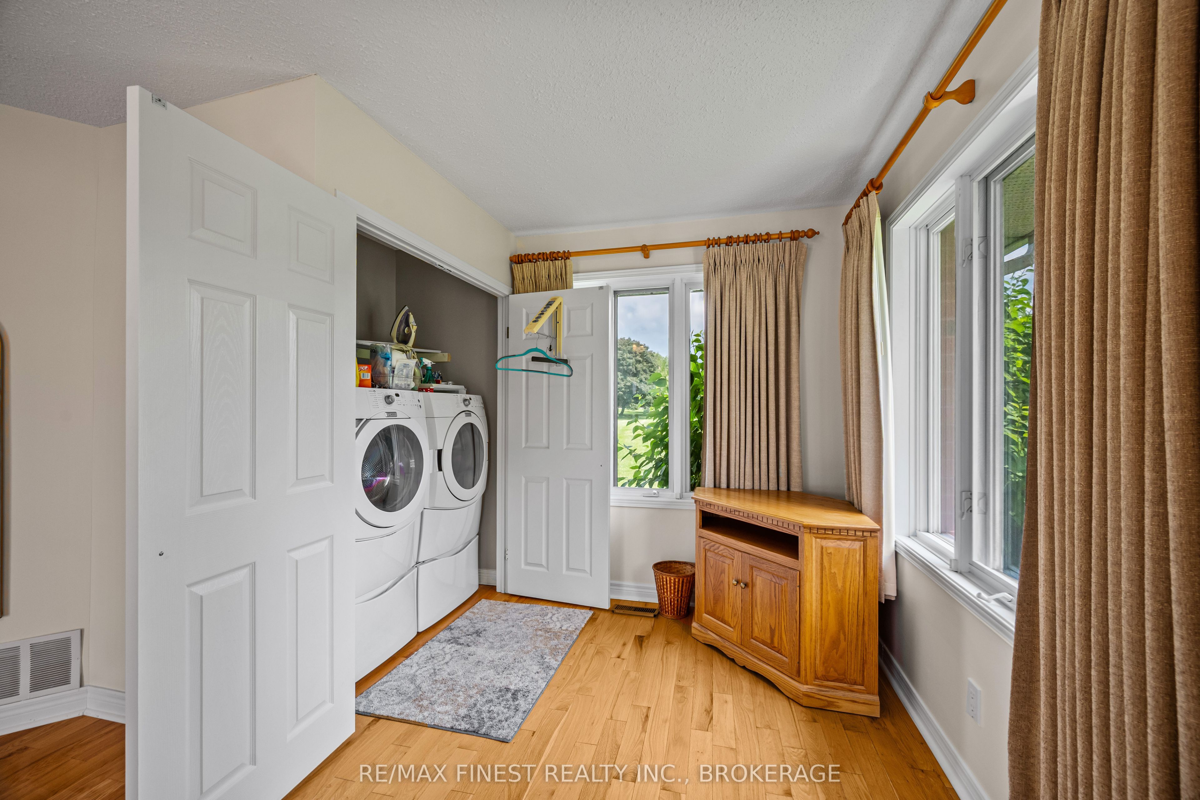 32 Howe Island Drive Property Photo 26