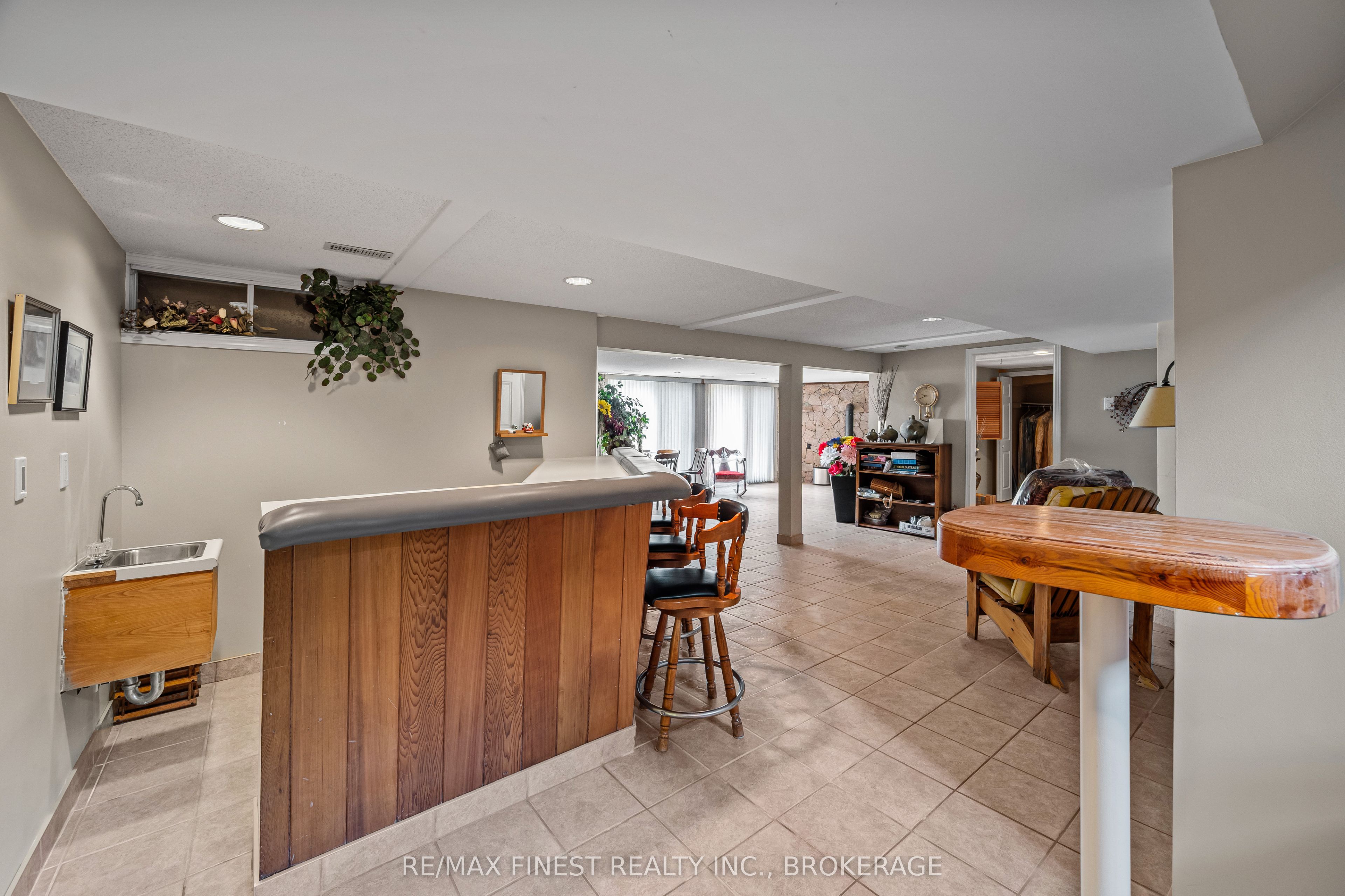 32 Howe Island Drive Property Photo 28