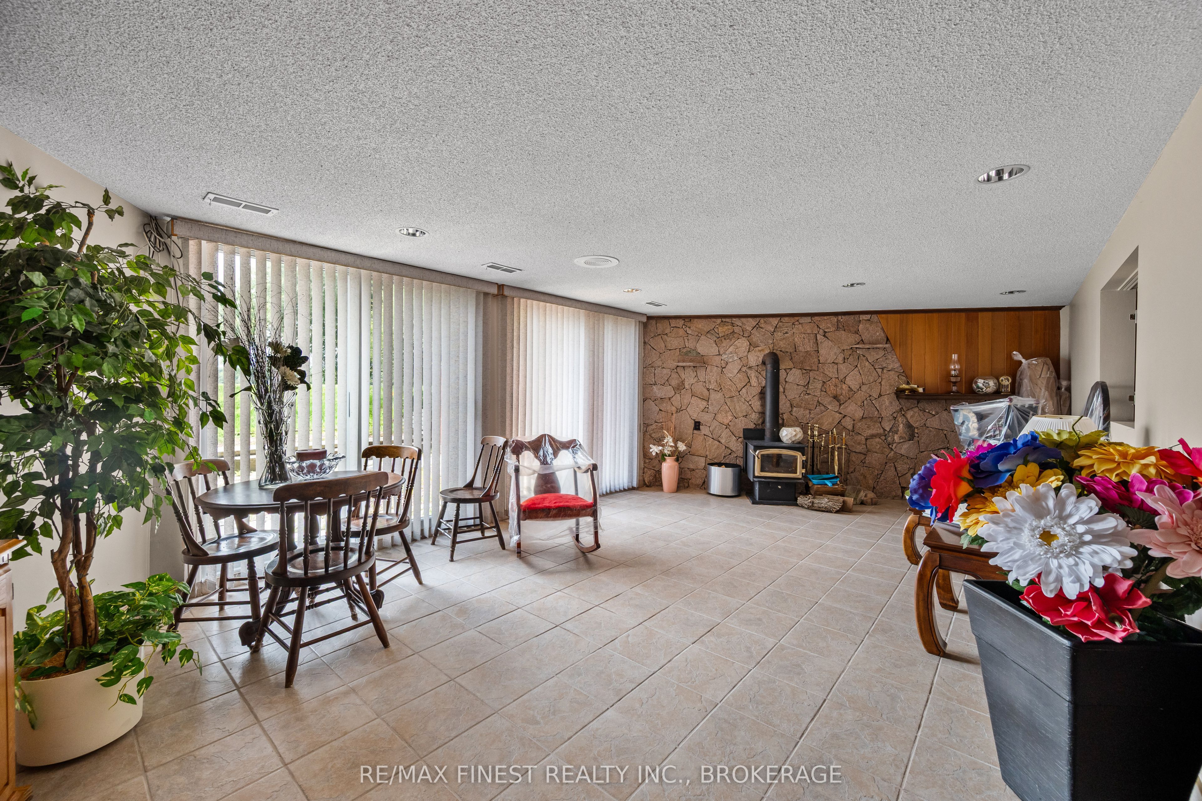 32 Howe Island Drive Property Photo 29