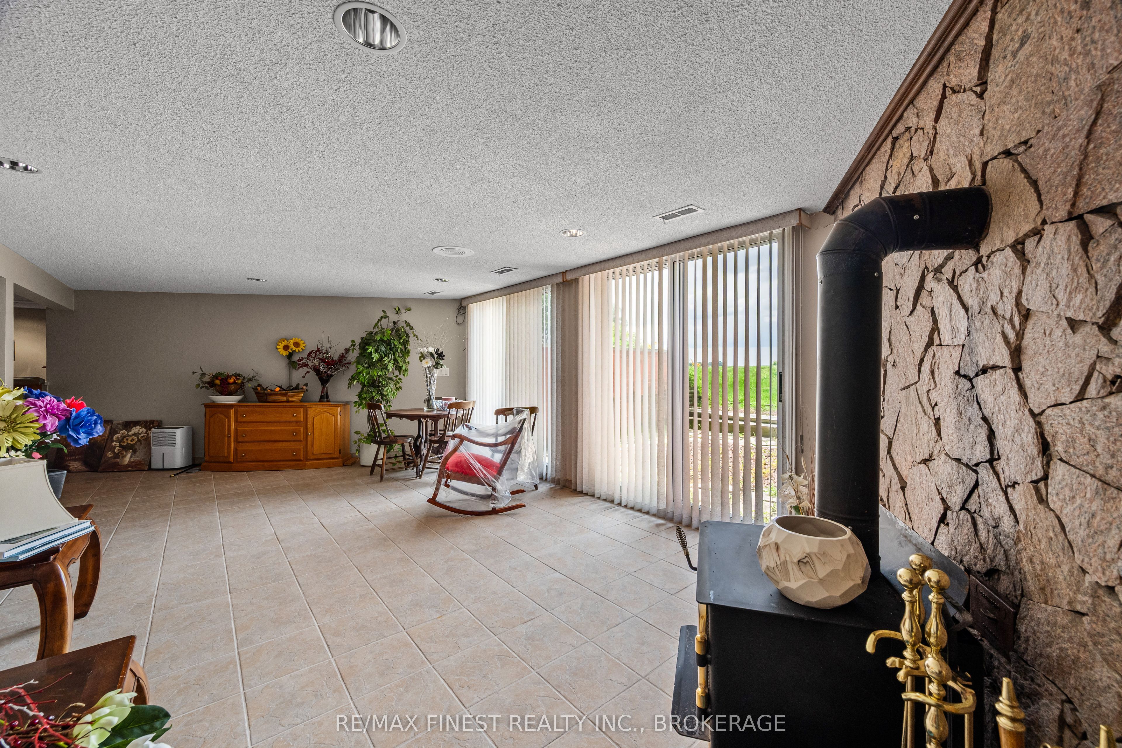 32 Howe Island Drive Property Photo 30