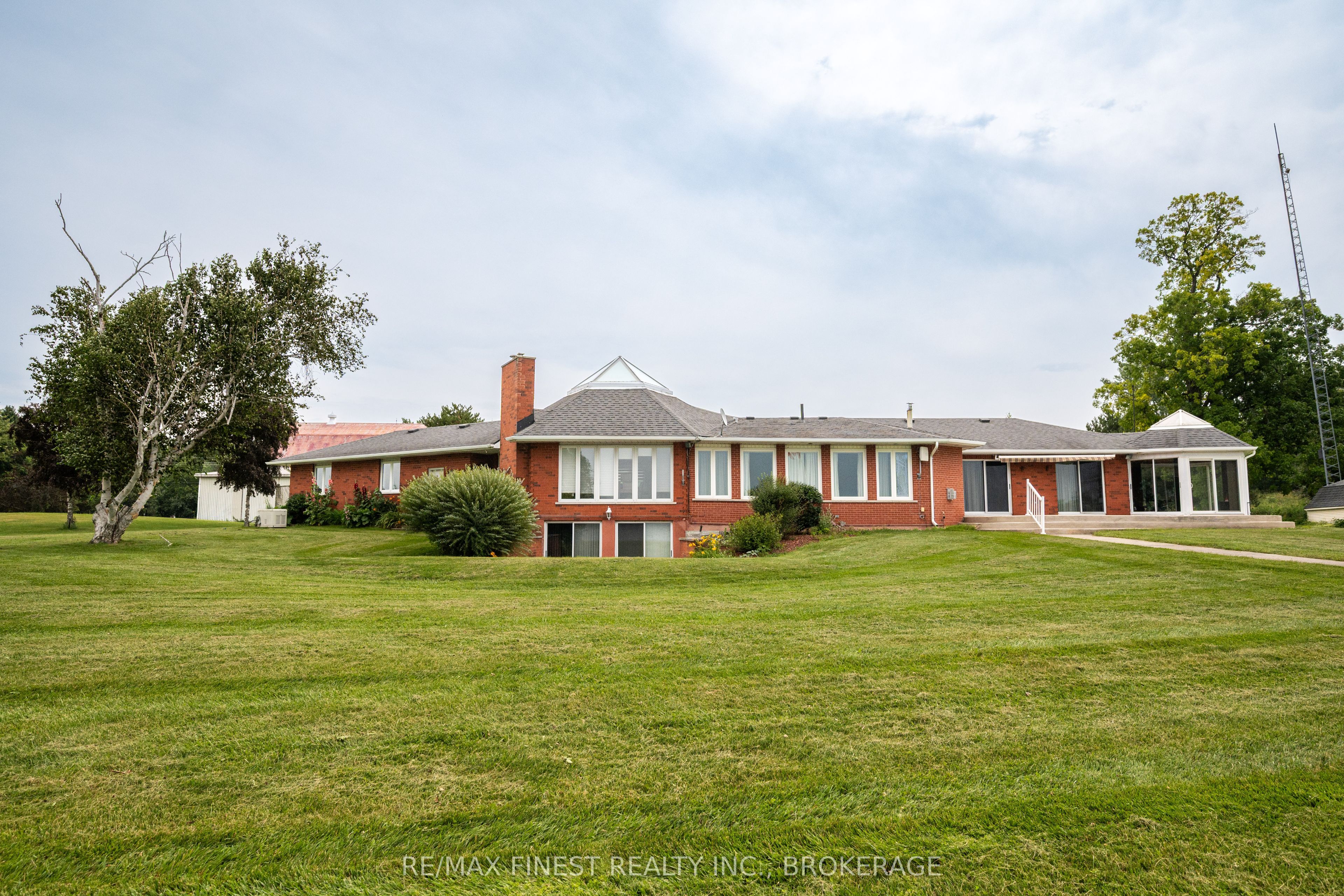 32 Howe Island Drive Property Photo 36
