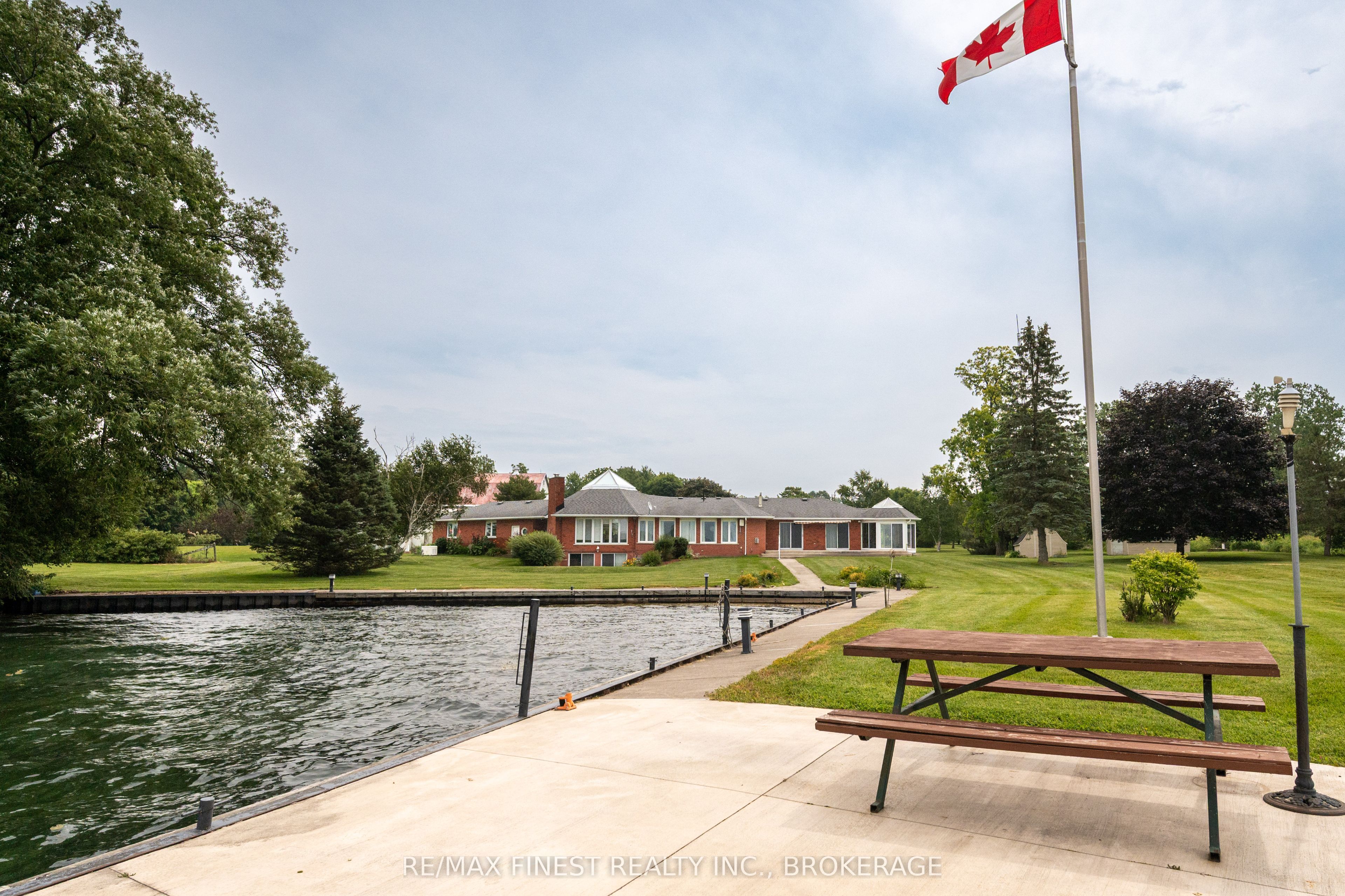32 Howe Island Drive Property Photo 37