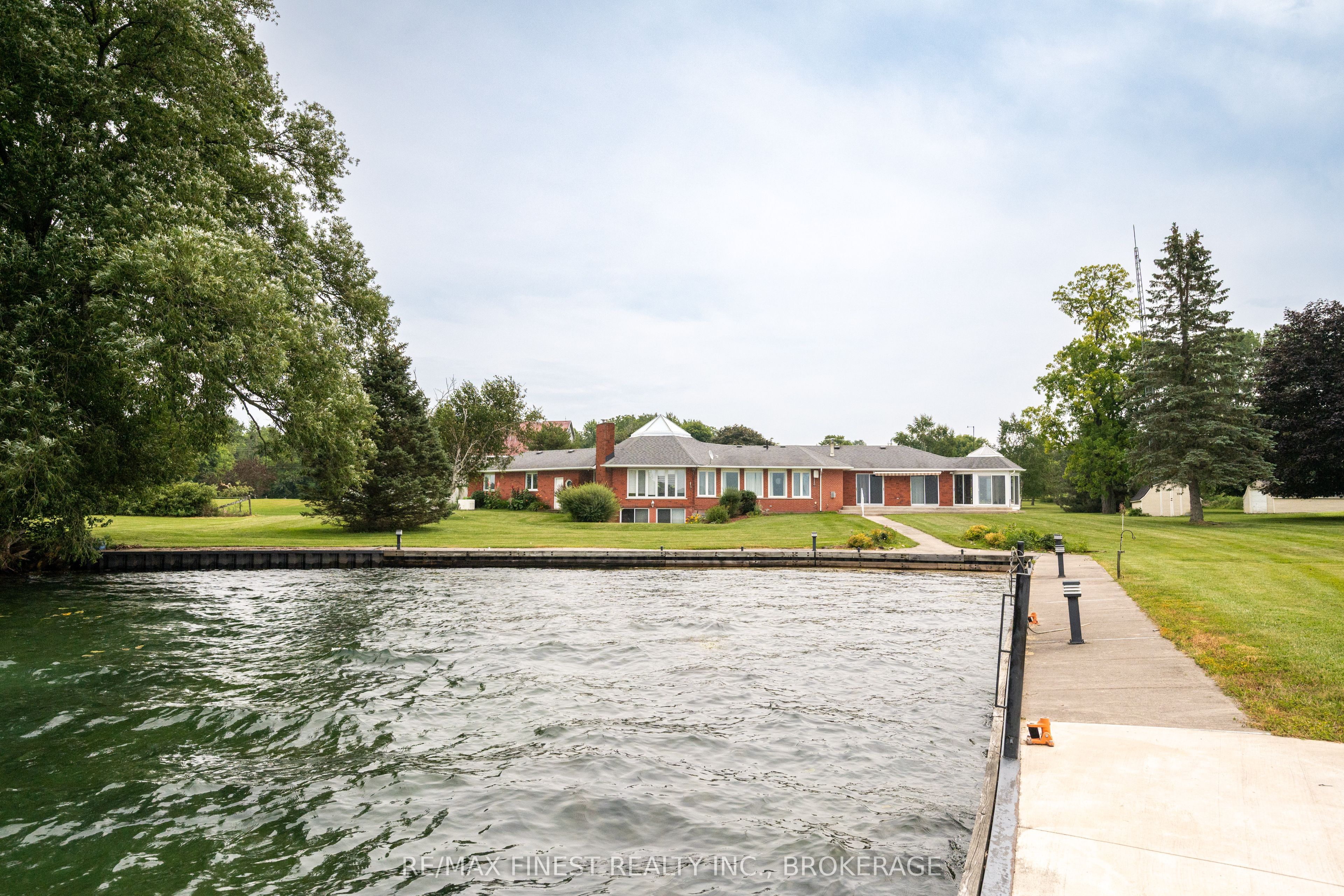 32 Howe Island Drive Property Photo 38