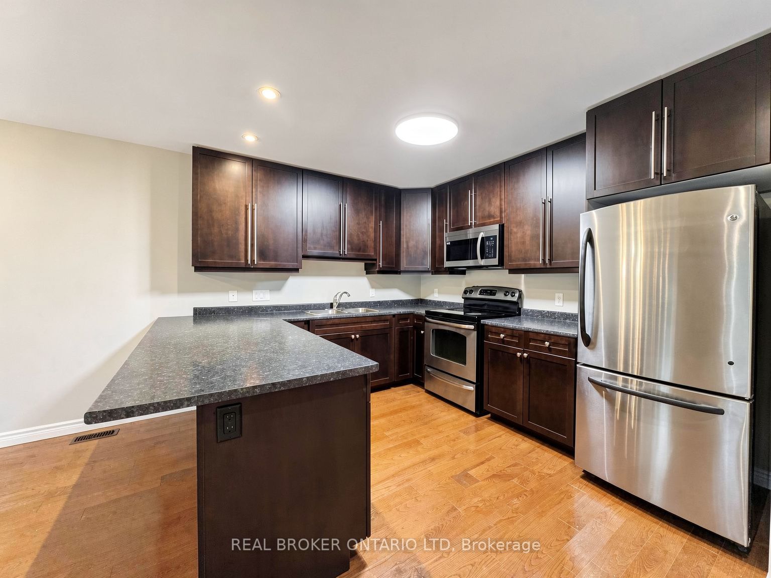 1054 Oakcrossing Gate Property Photo 7