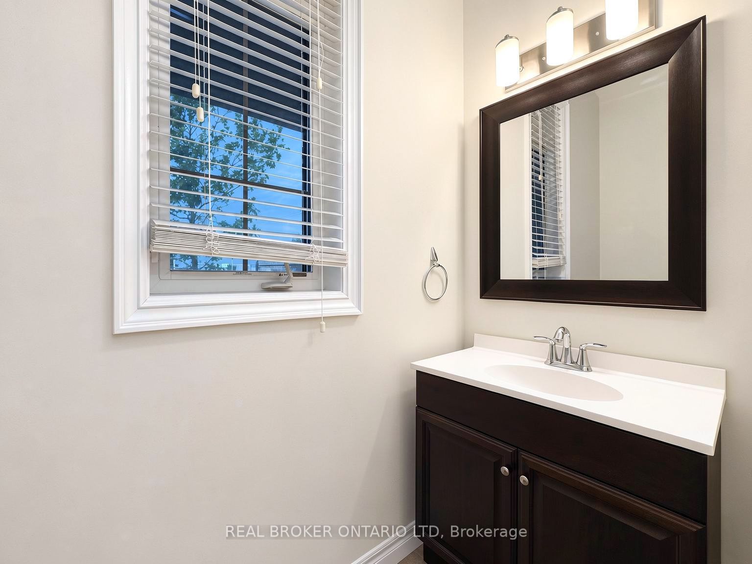 1054 Oakcrossing Gate Property Photo 12