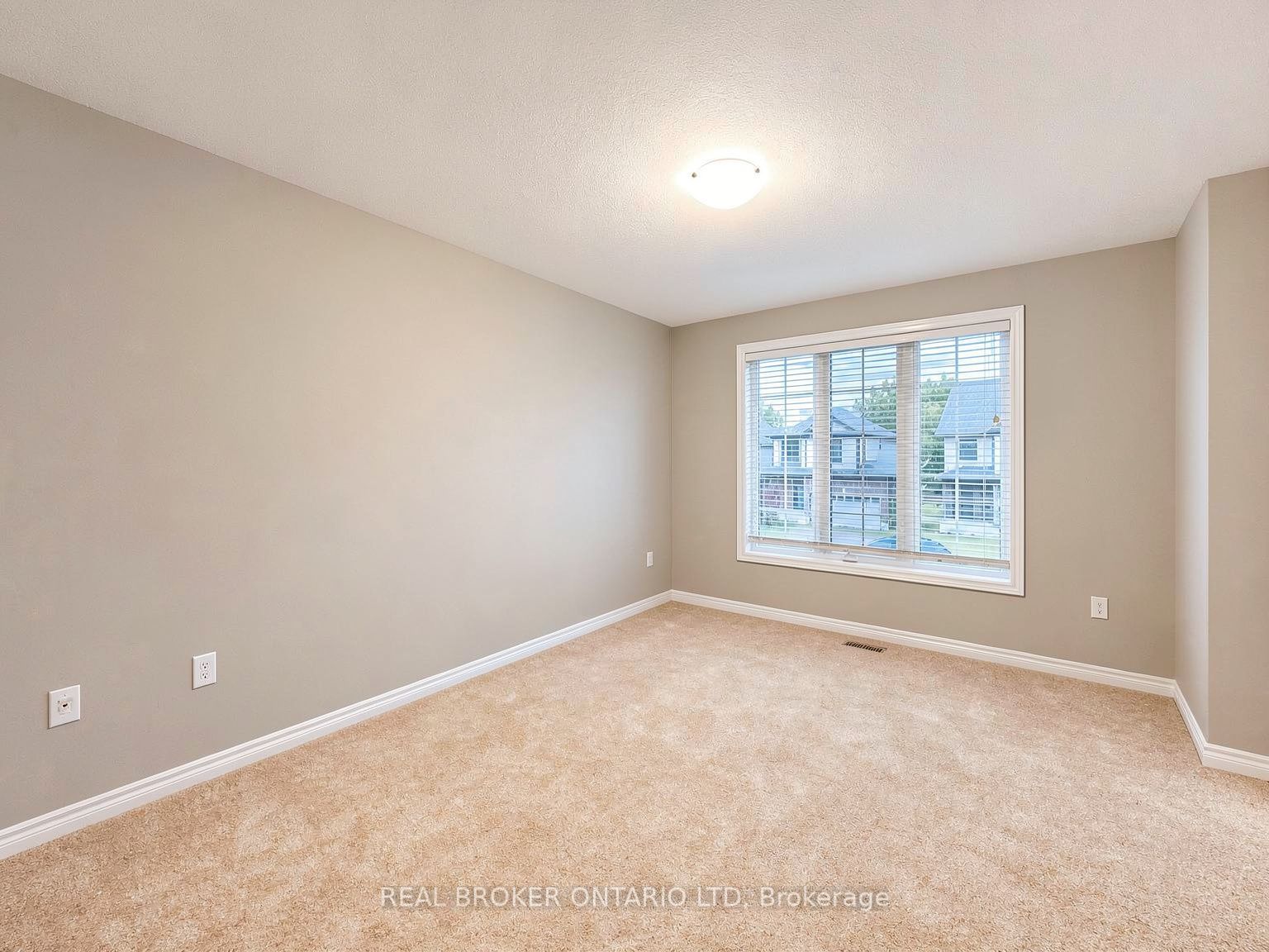 1054 Oakcrossing Gate Property Photo 13