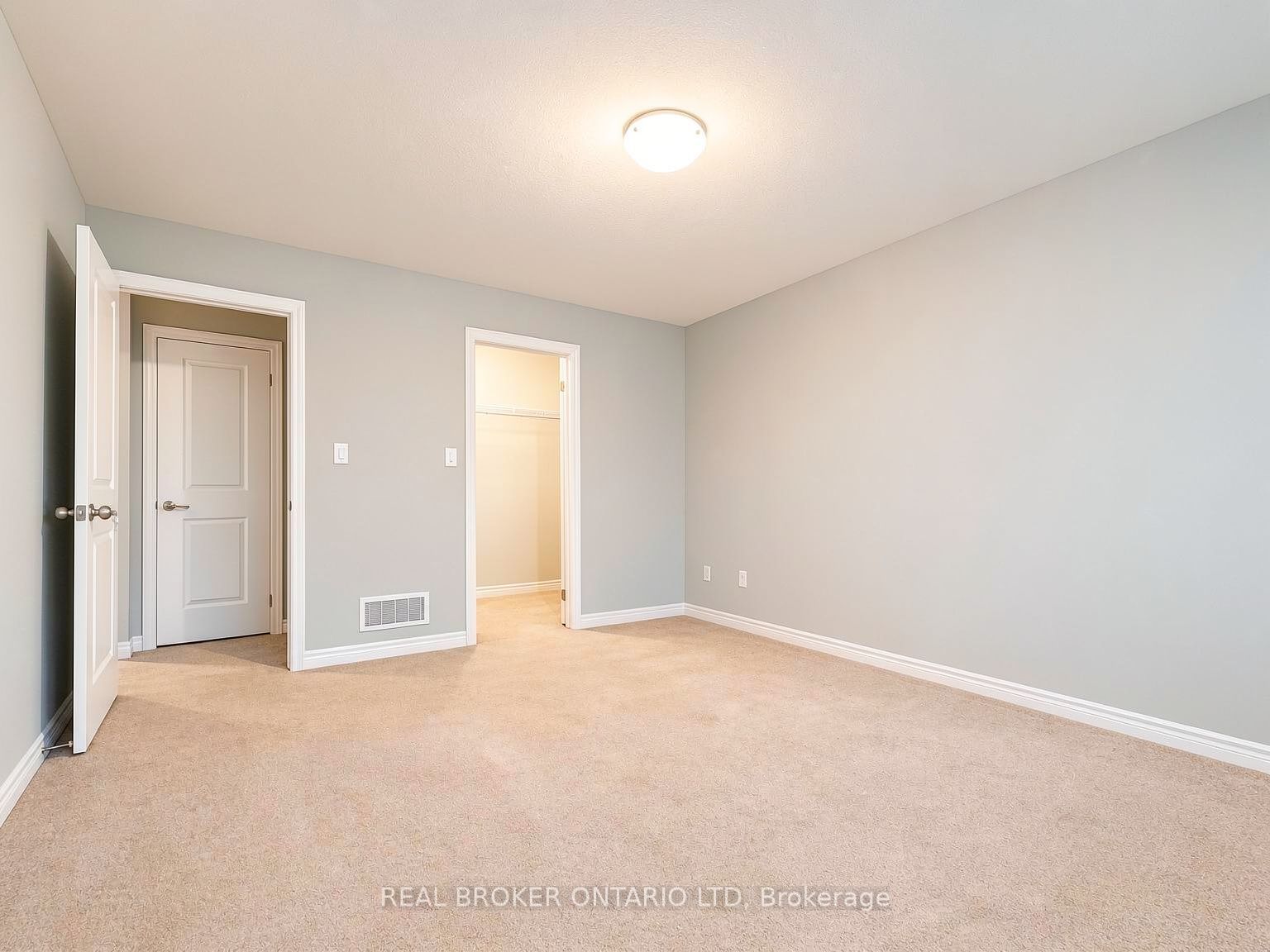 1054 Oakcrossing Gate Property Photo 14