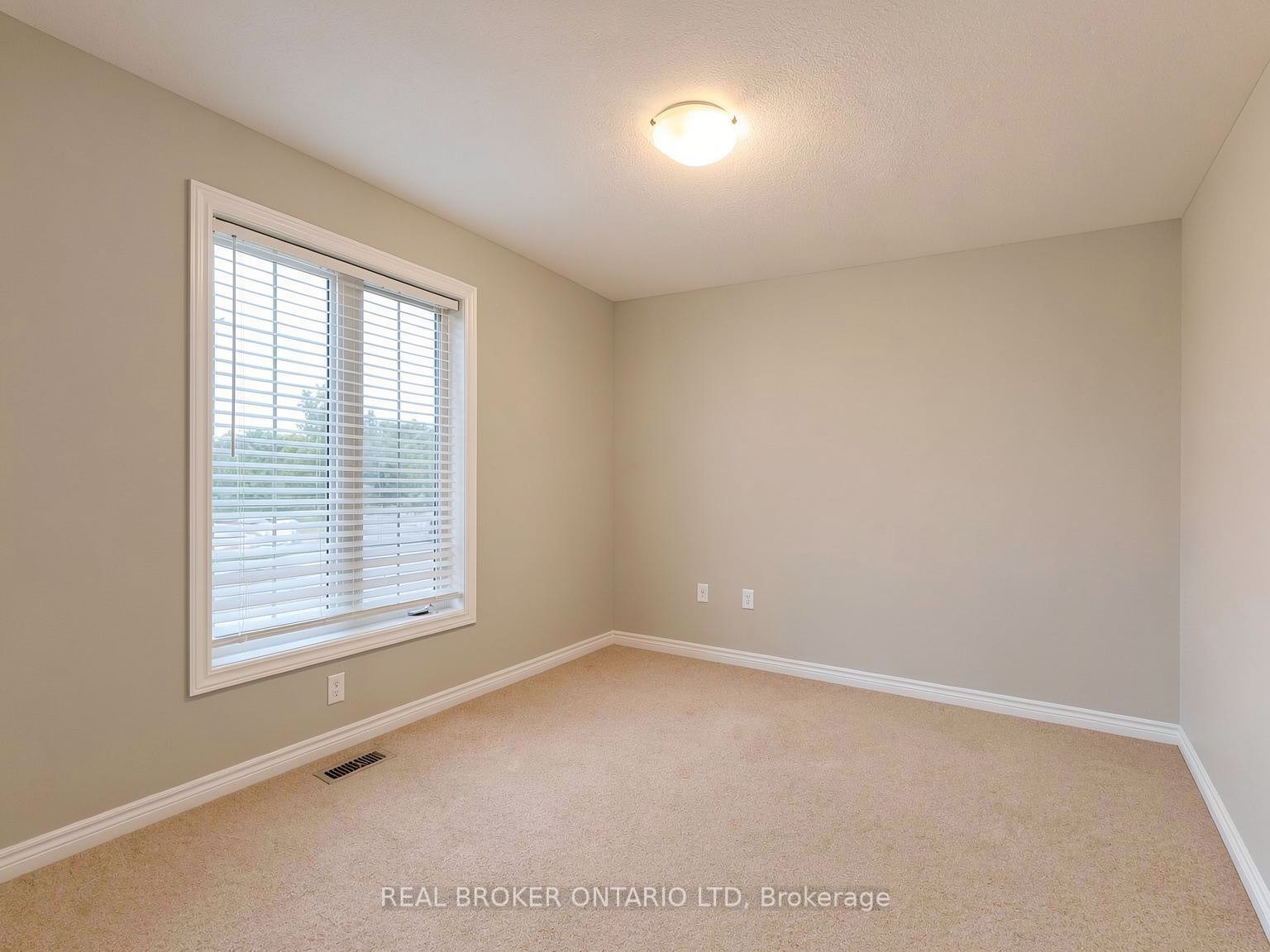 1054 Oakcrossing Gate Property Photo 17