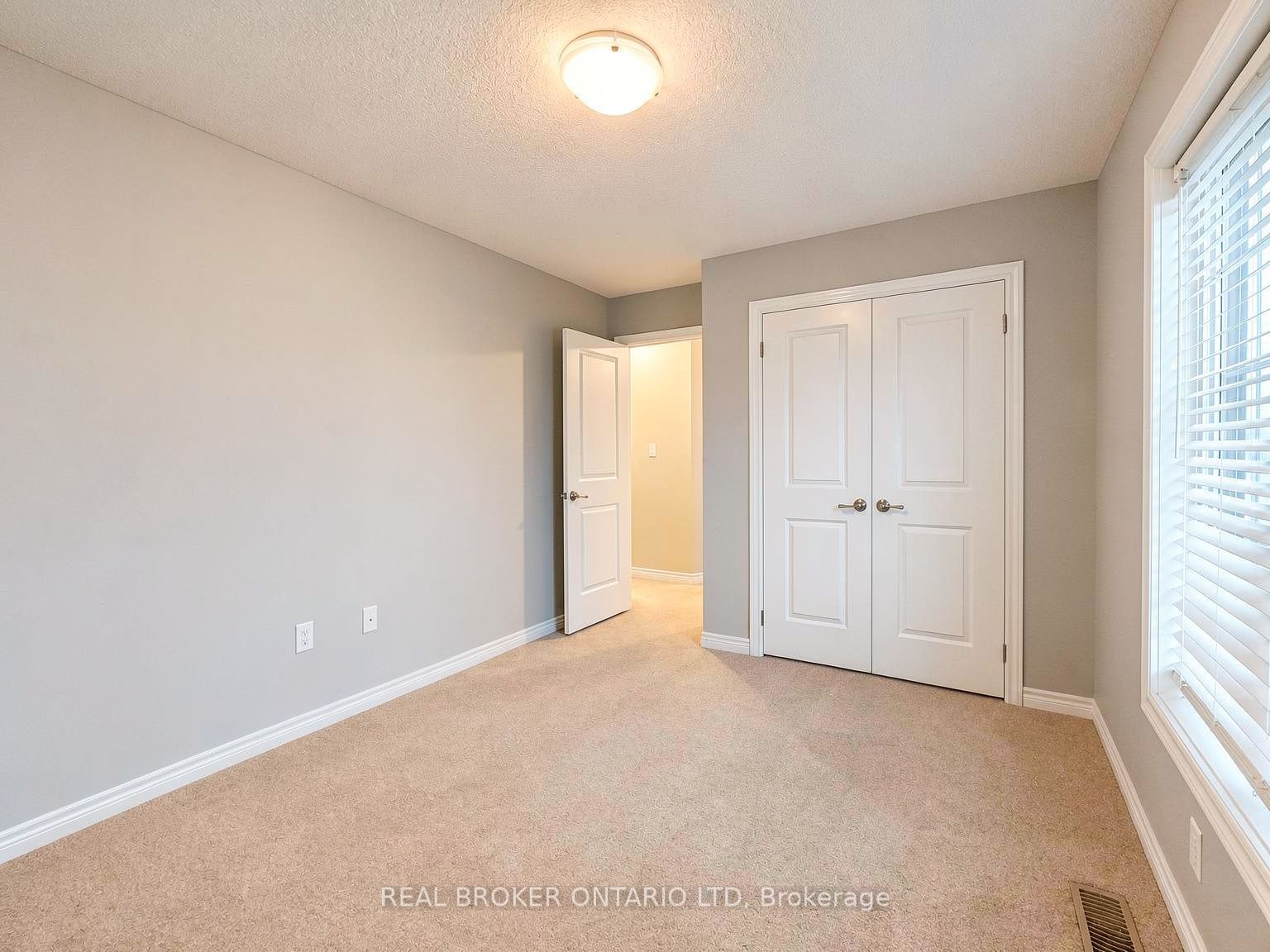 1054 Oakcrossing Gate Property Photo 18