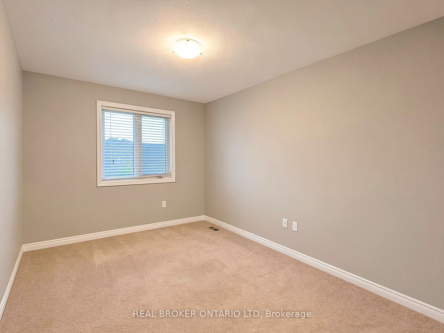 1054 Oakcrossing Gate Property Photo 19