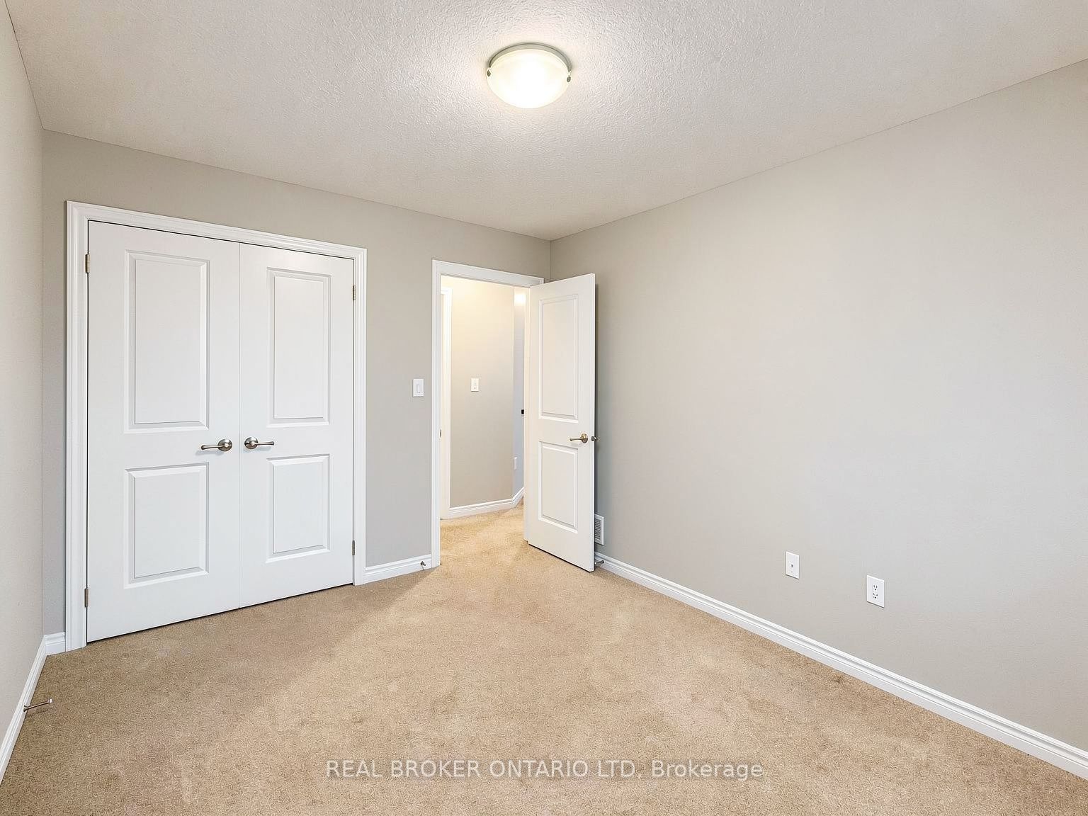 1054 Oakcrossing Gate Property Photo 20