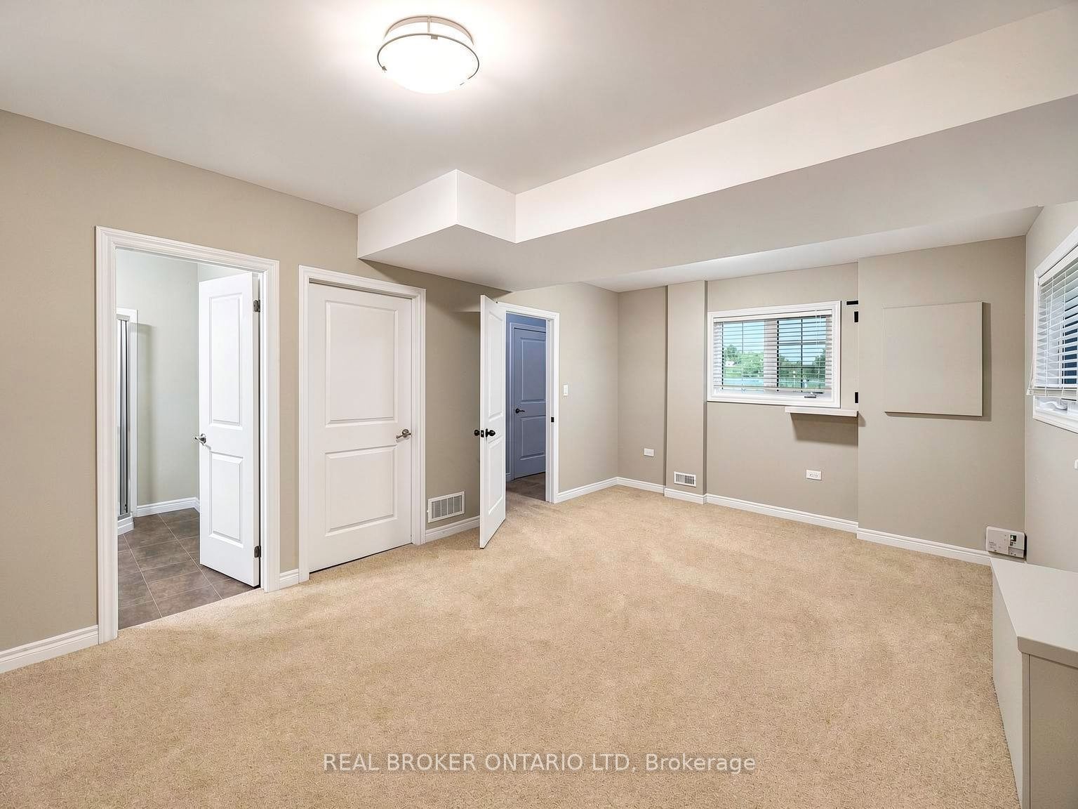 1054 Oakcrossing Gate Property Photo 25