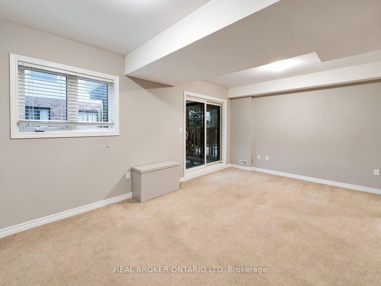 1054 Oakcrossing Gate Property Photo 26