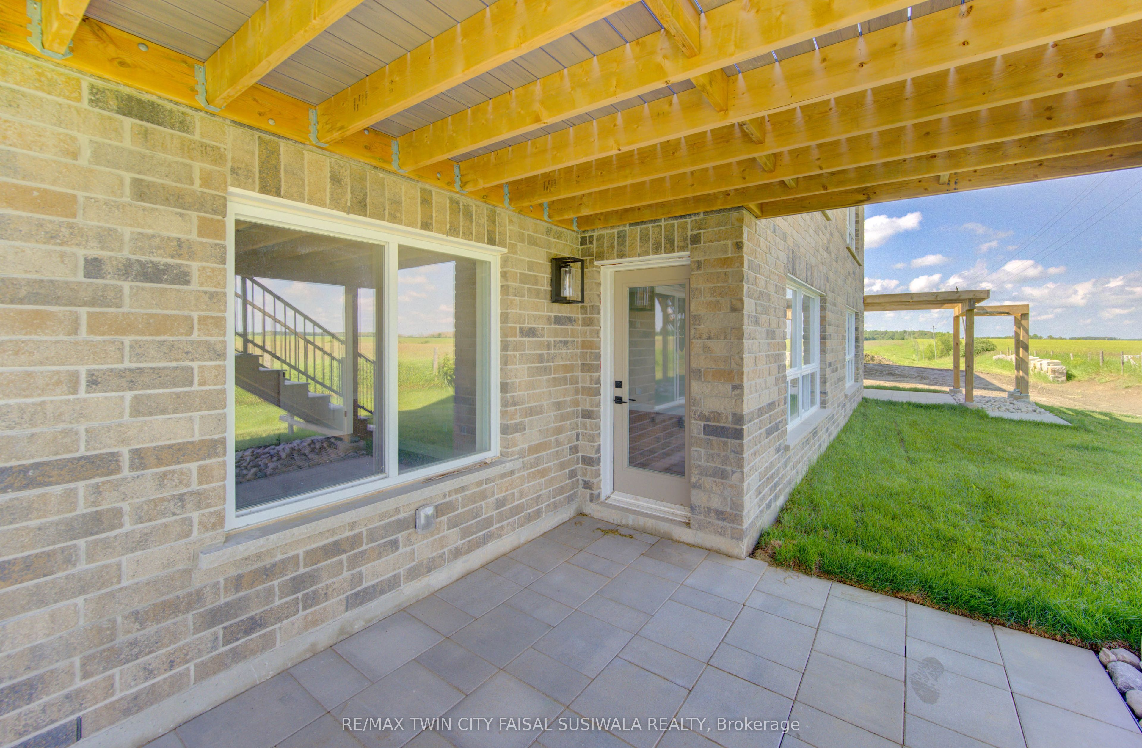 100 Bedell Drive Property Photo 4