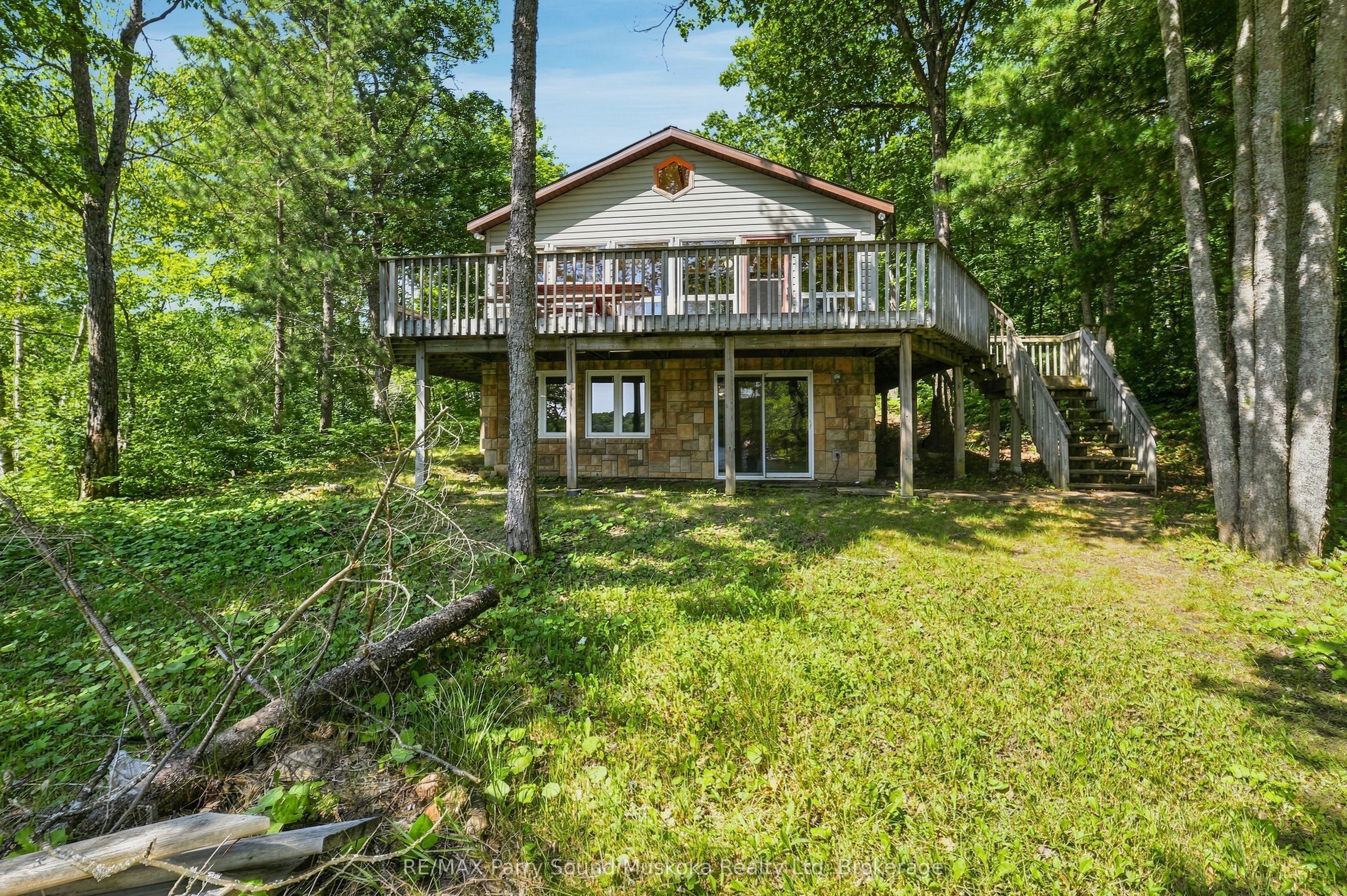 889 185 Wa Horseshoe Lake Property Photo 1