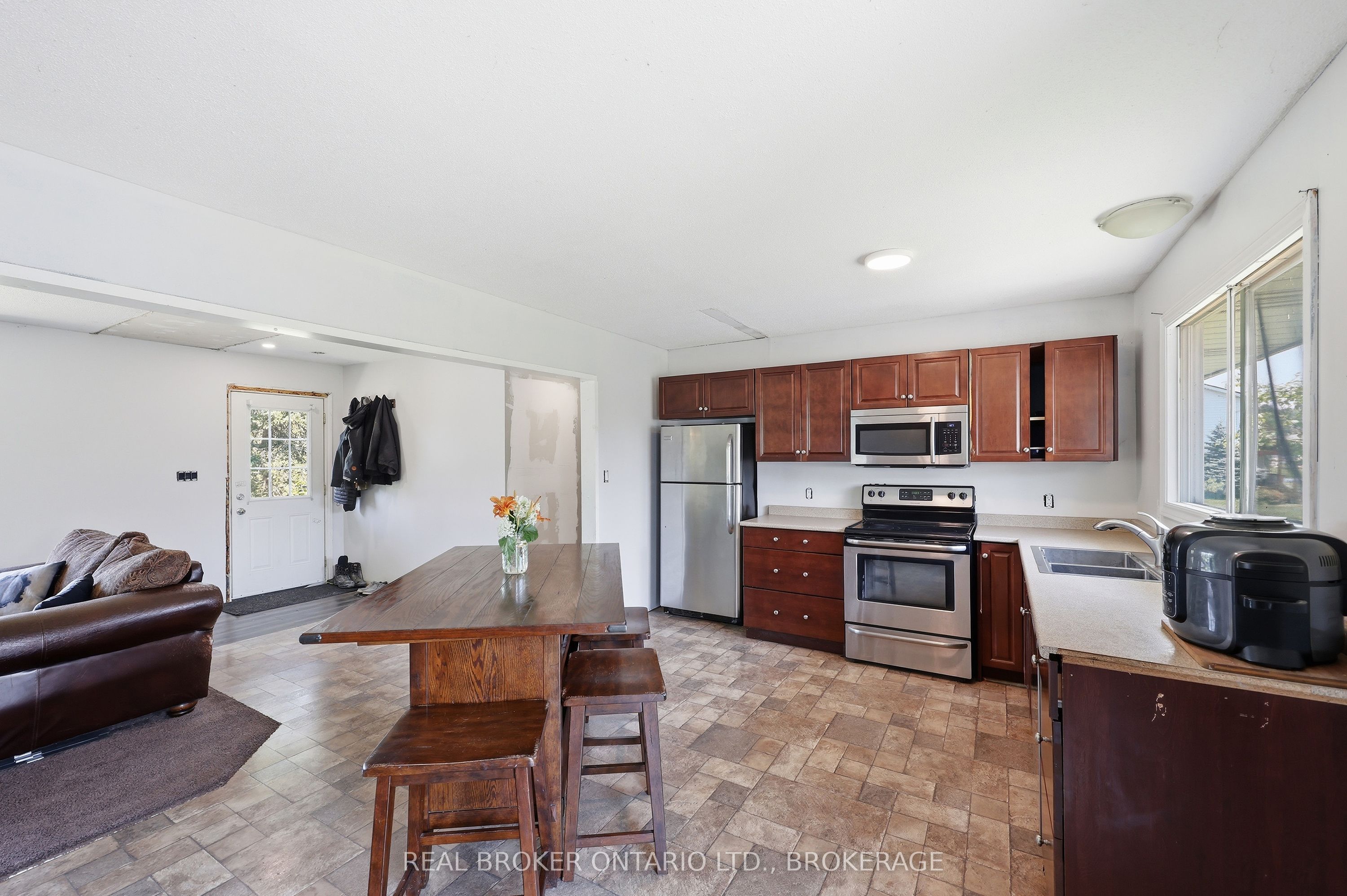 1013 River Road Property Photo 7