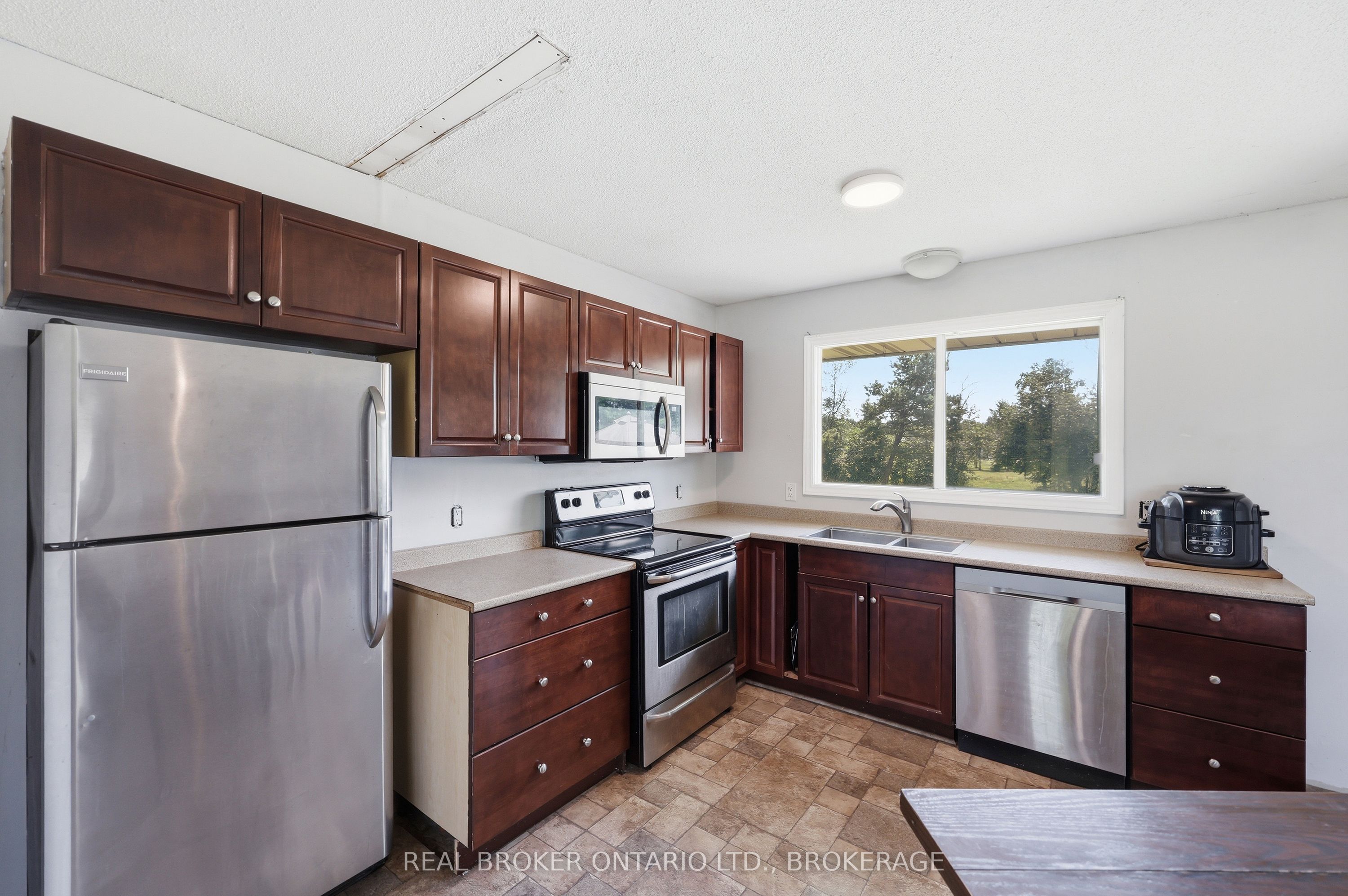 1013 River Road Property Photo 8