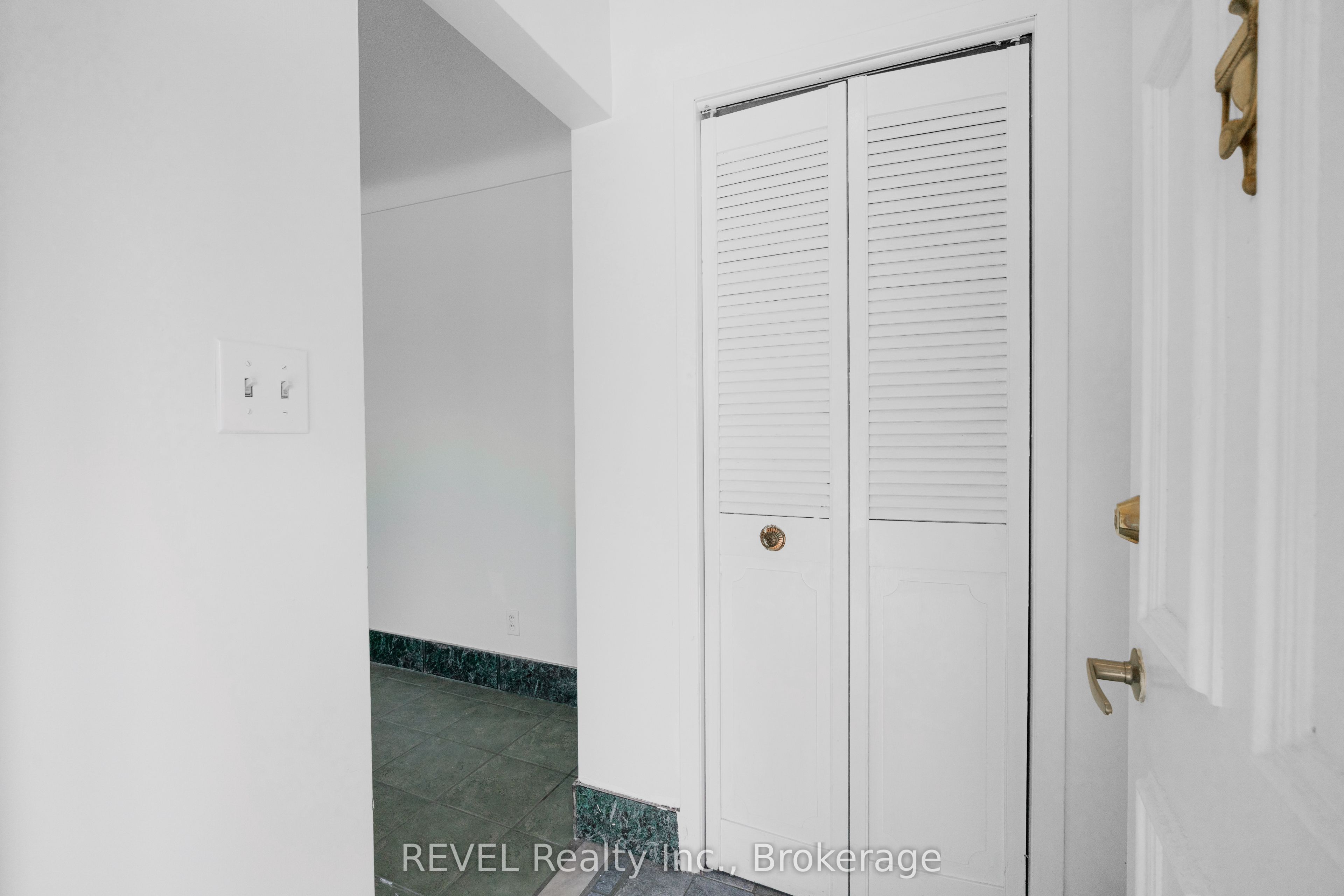 552 First Avenue Property Photo 5