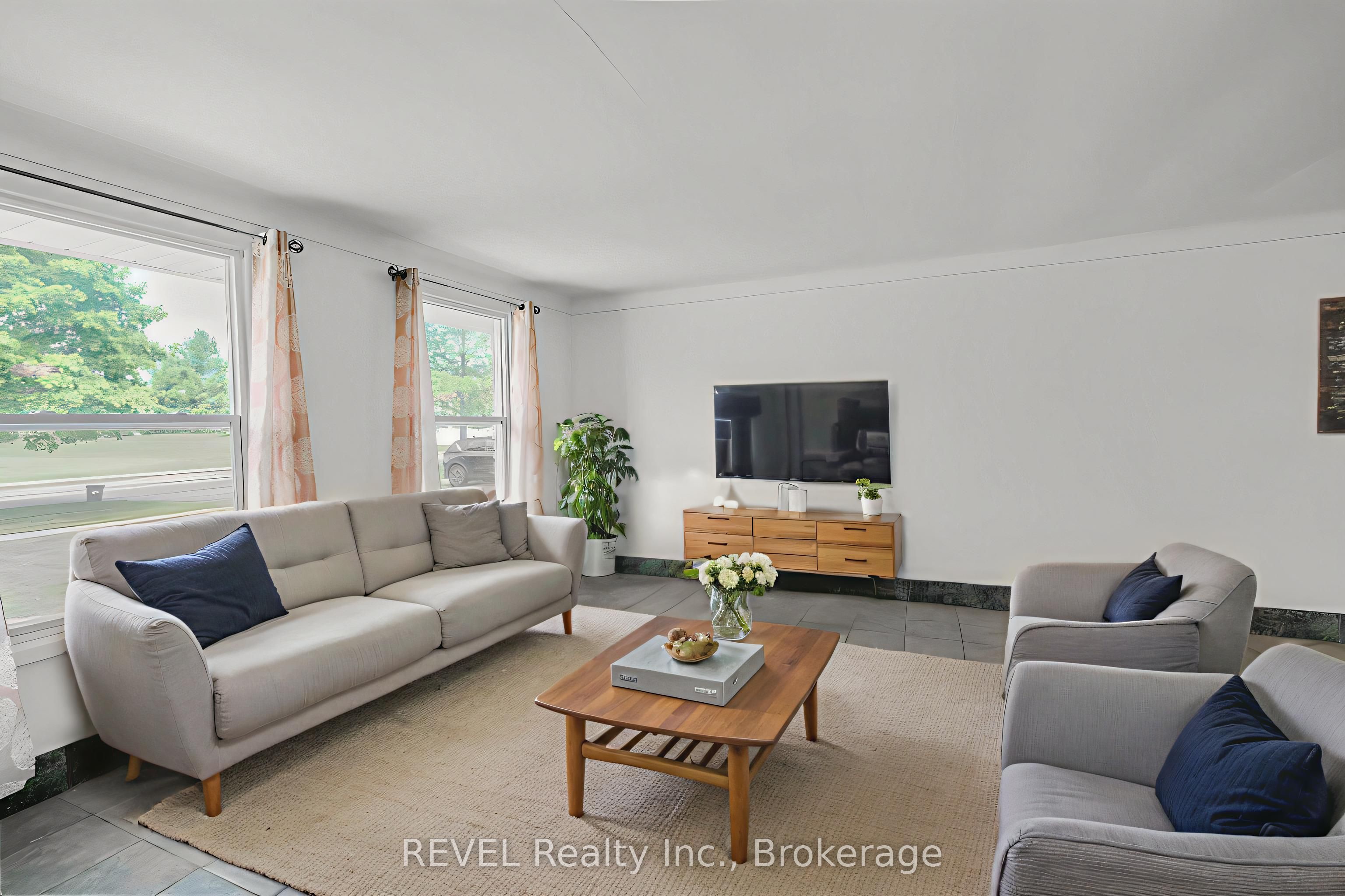 552 First Avenue Property Photo 6