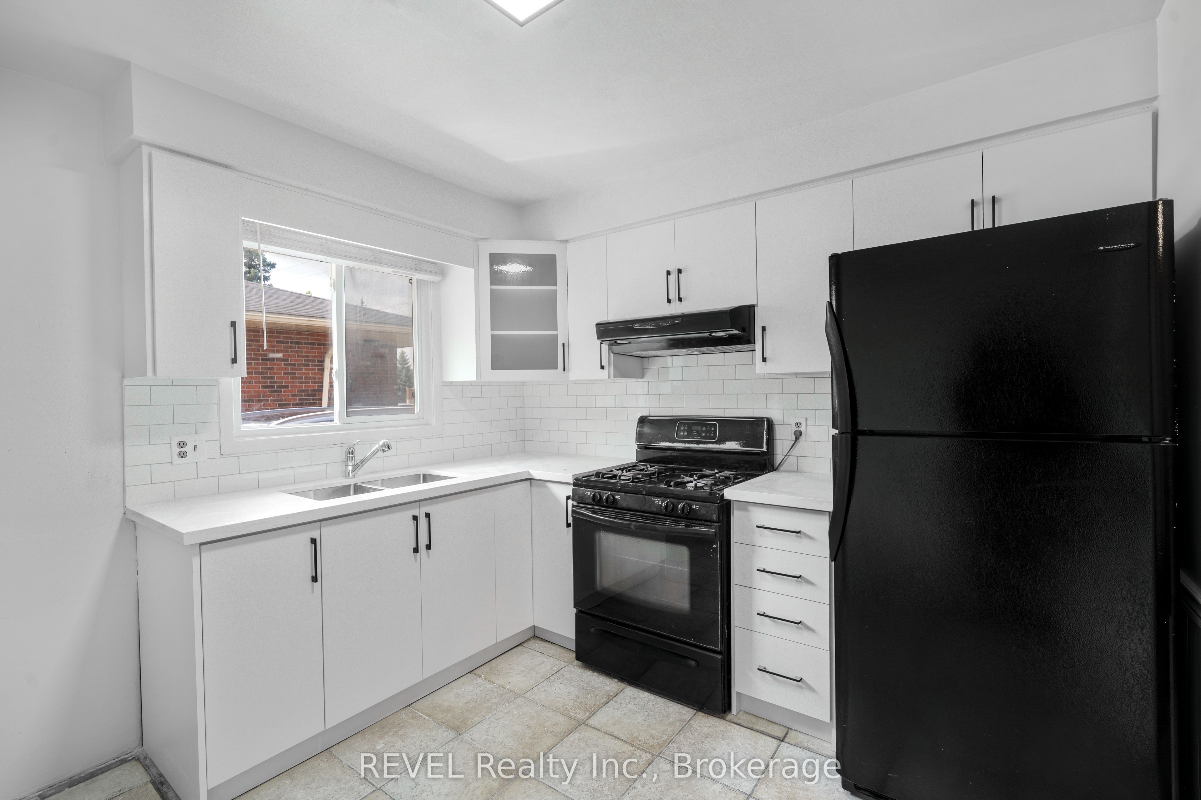 552 First Avenue Property Photo 9