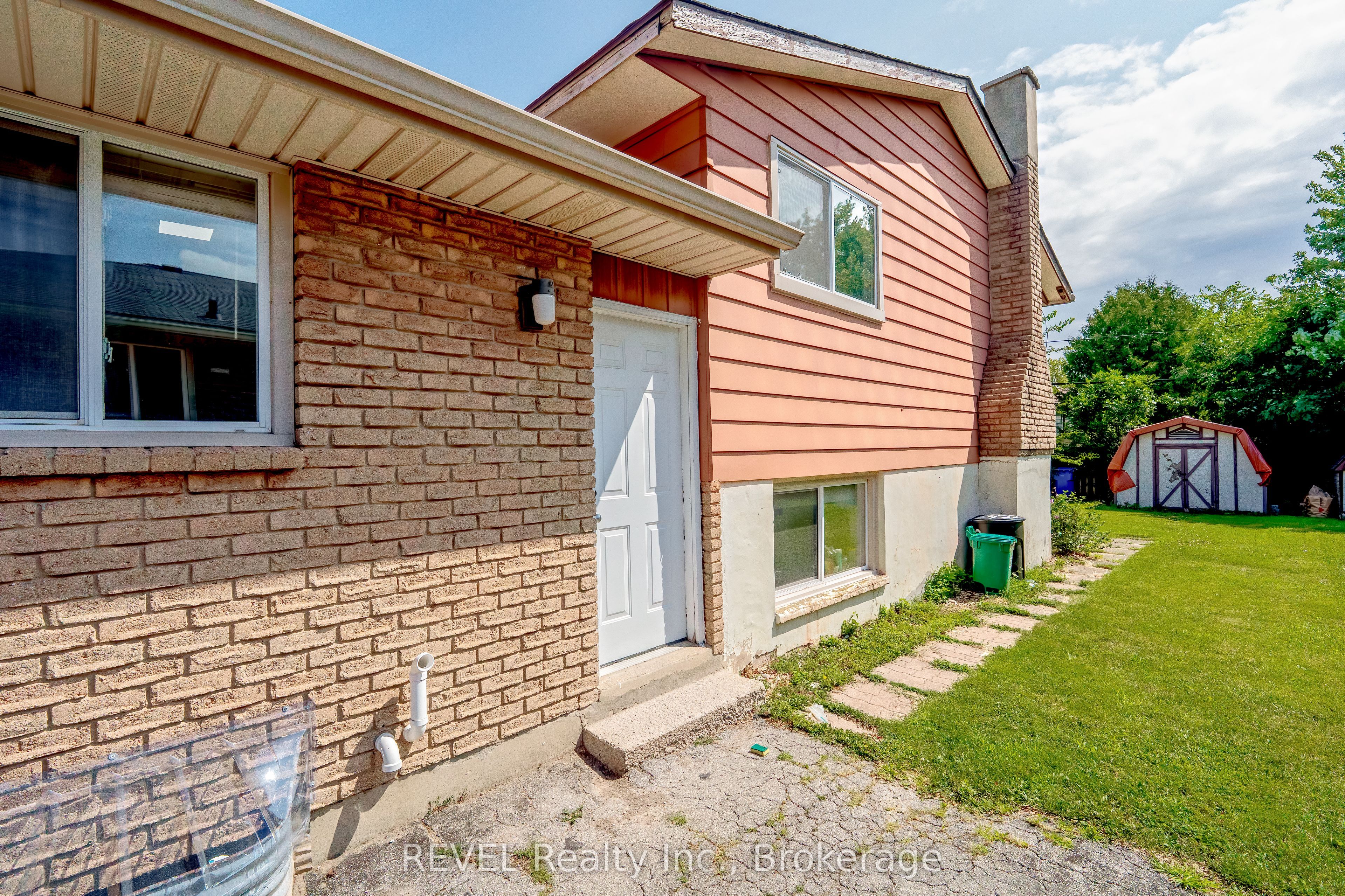 552 First Avenue Property Photo 16
