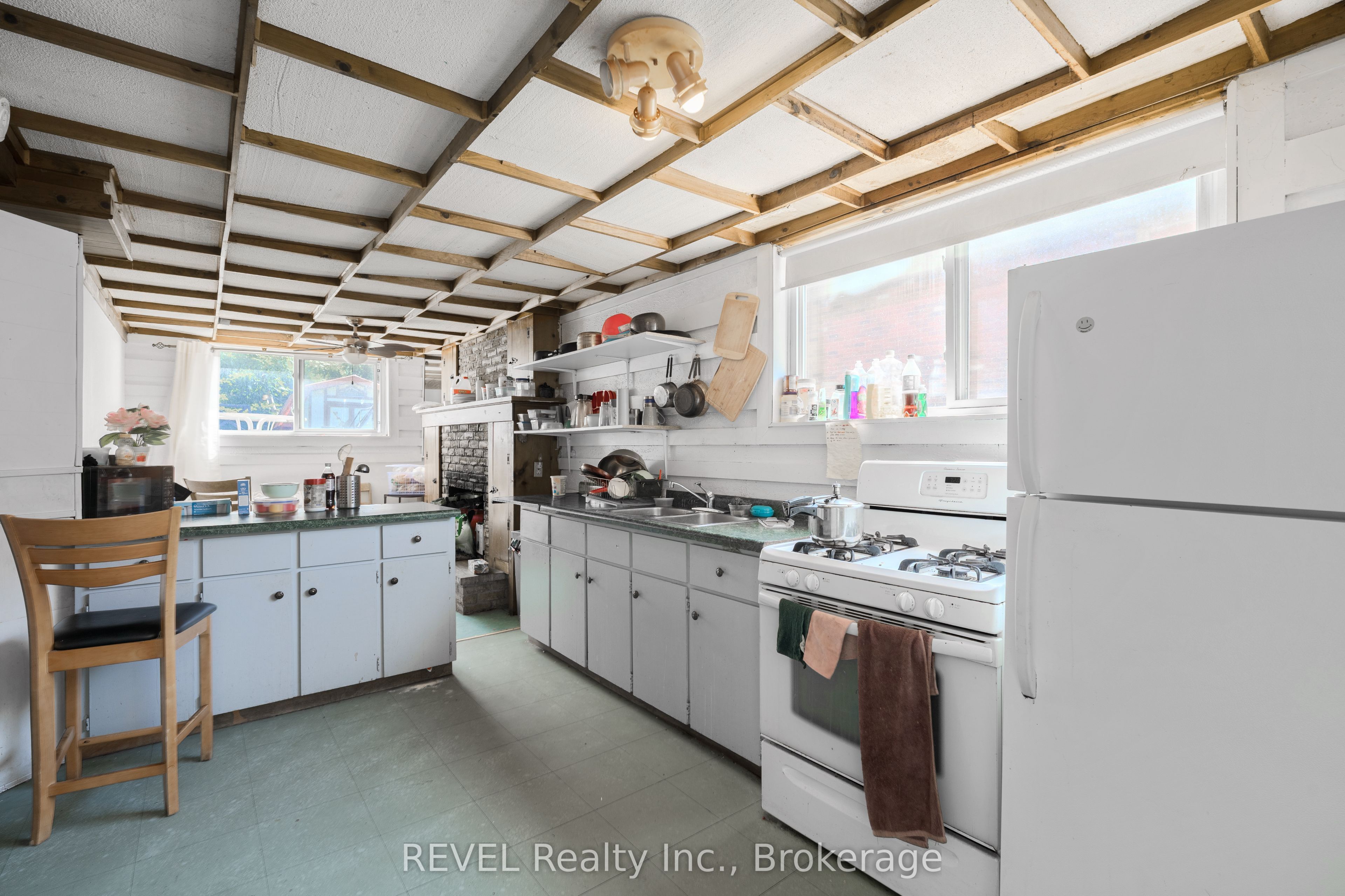 552 First Avenue Property Photo 17