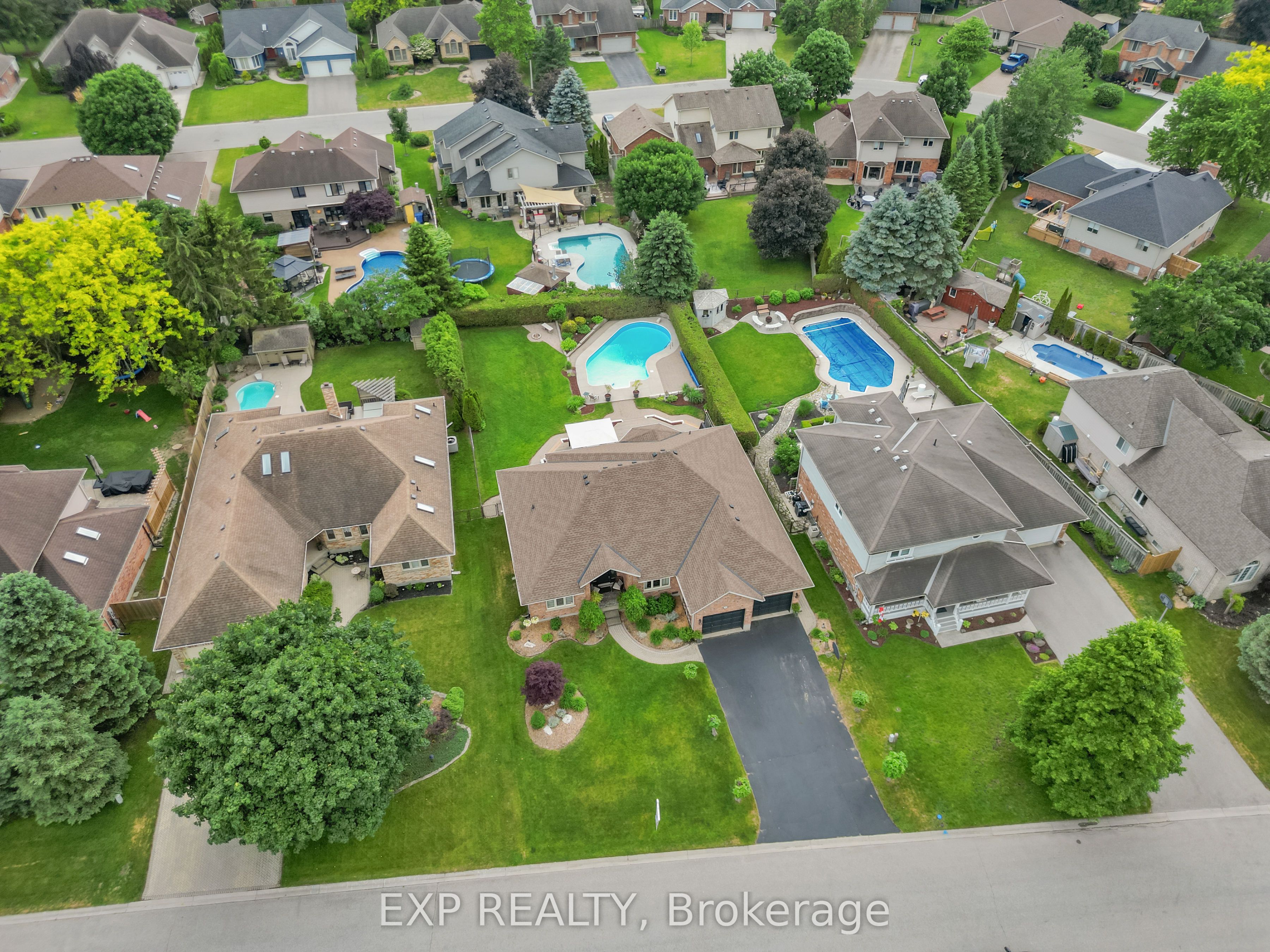 57 Valleyview Crescent Property Photo 2