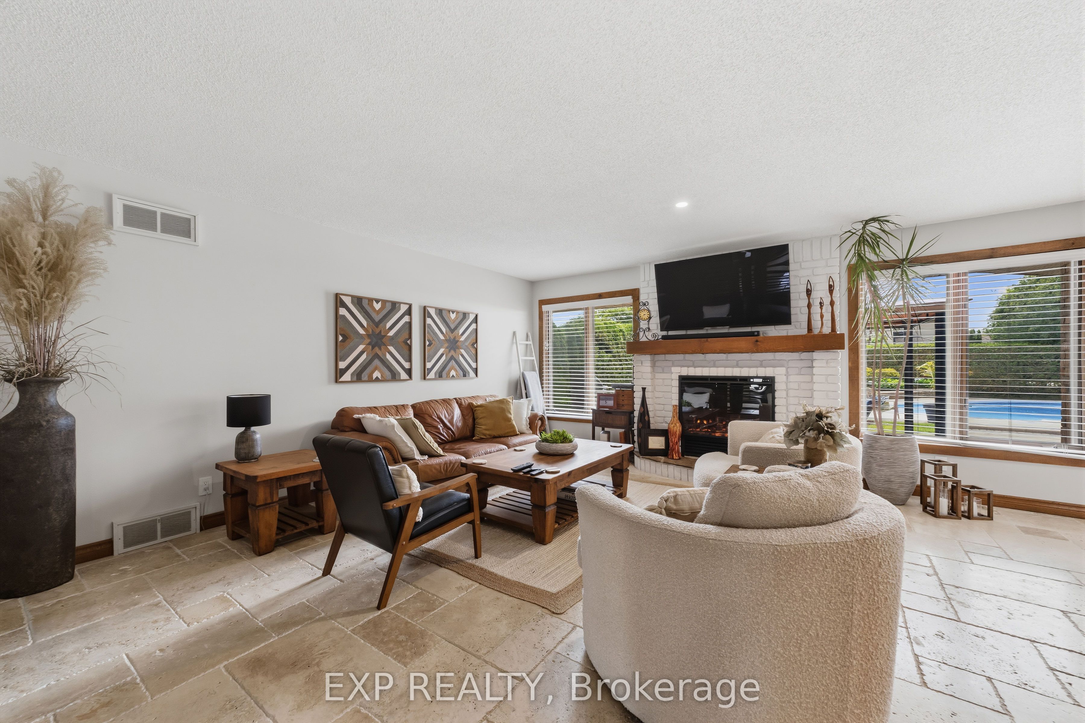 57 Valleyview Crescent Property Photo 3
