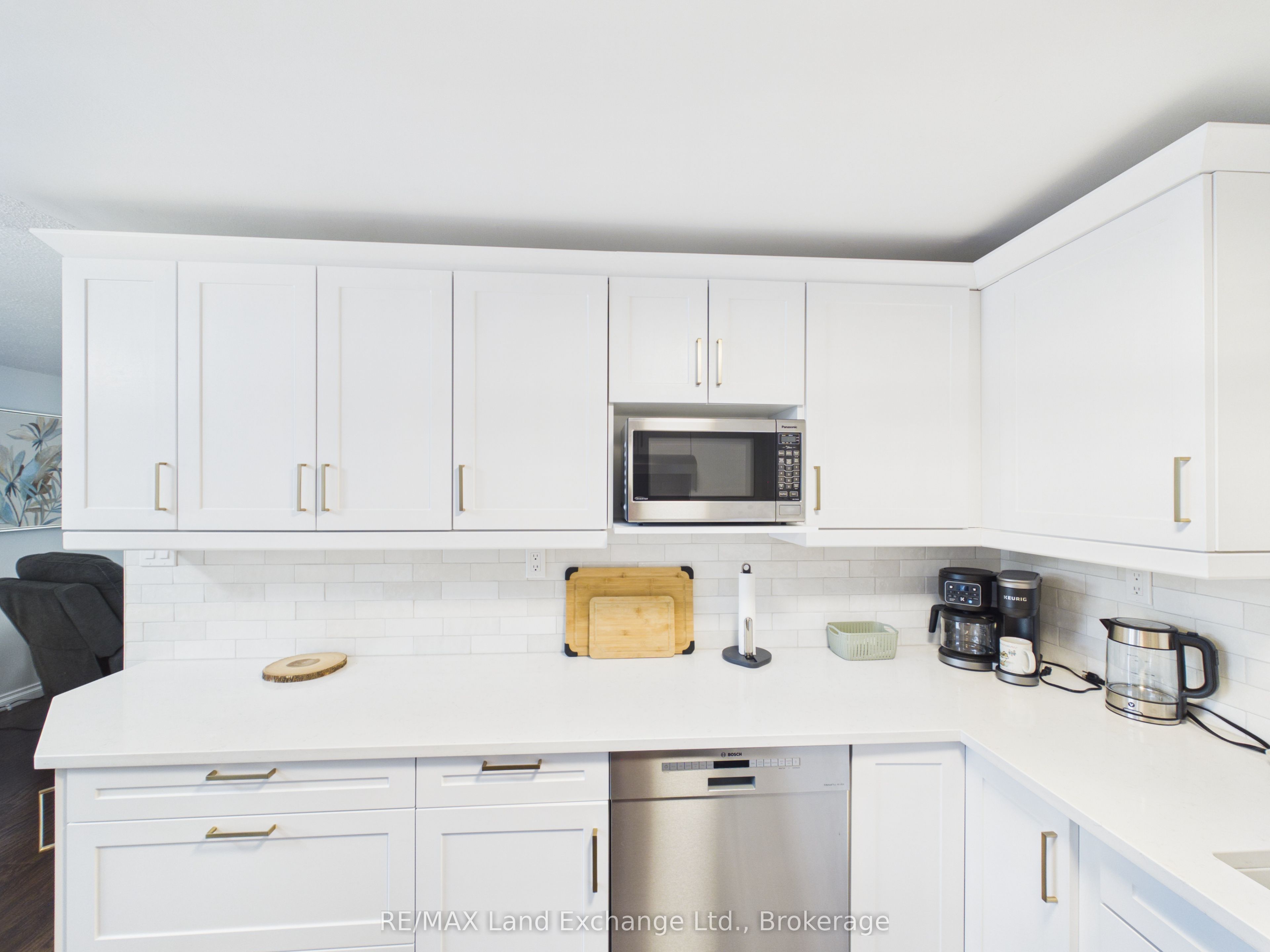 739 Palmateer Drive Property Photo 8
