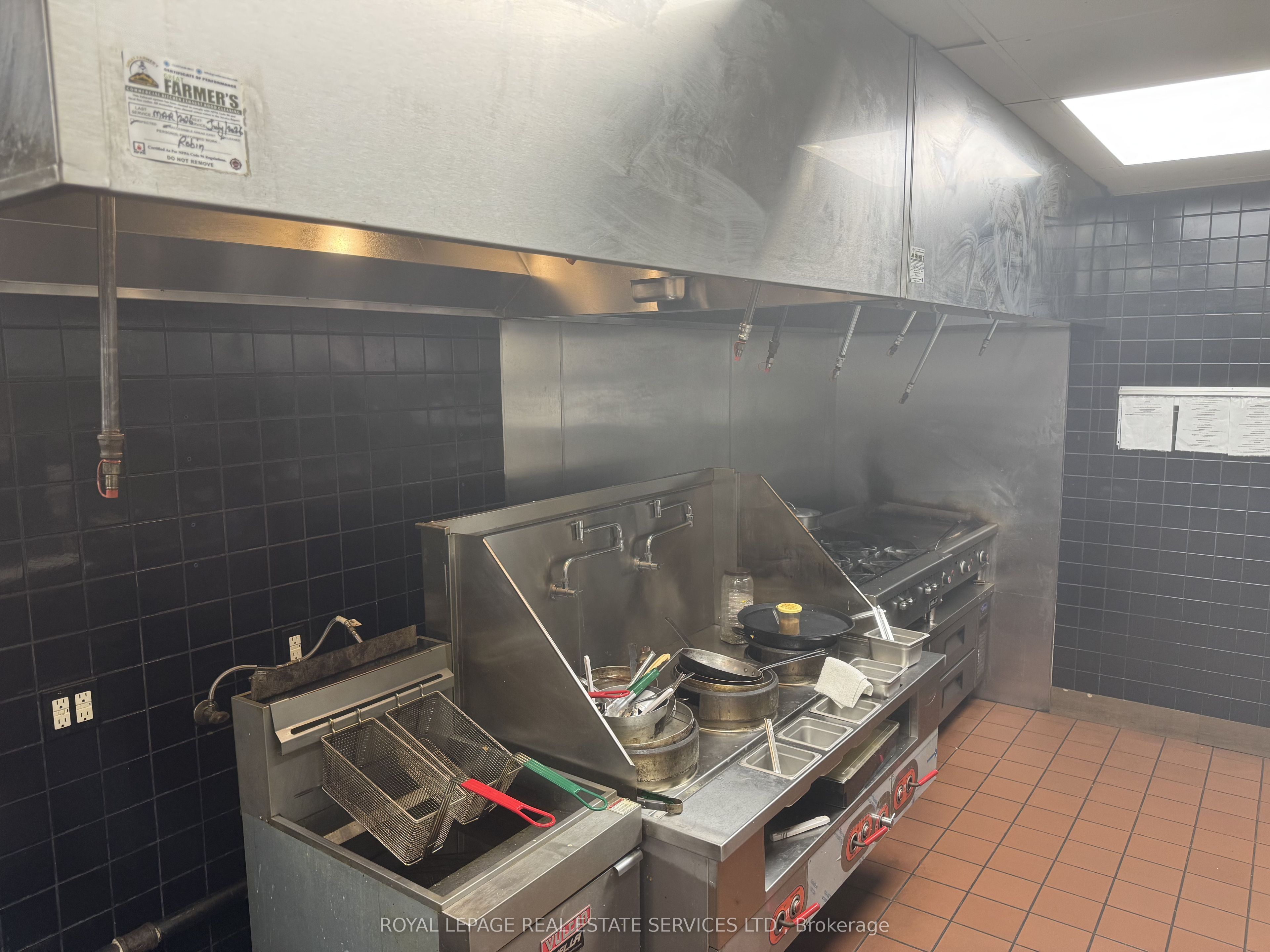 204 Silvercreek Parkway N 2&3 Property Photo 12