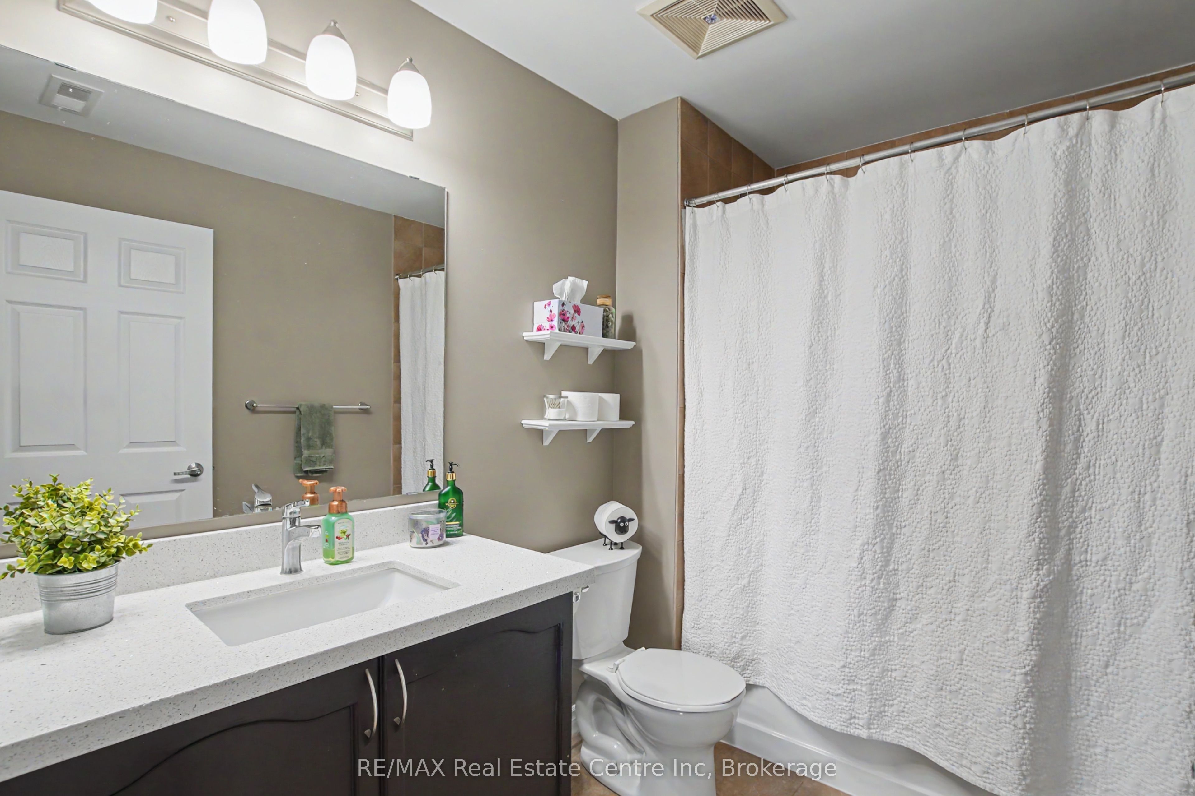 2 Colonial Drive 410 Property Photo 21