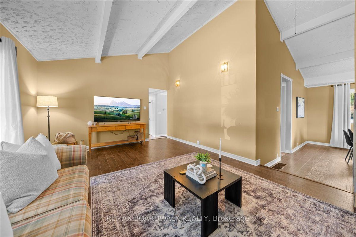 201 Linda Loop Property Photo 8