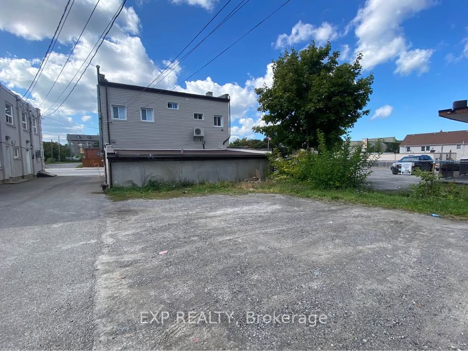 36 Front Street N Property Photo 8