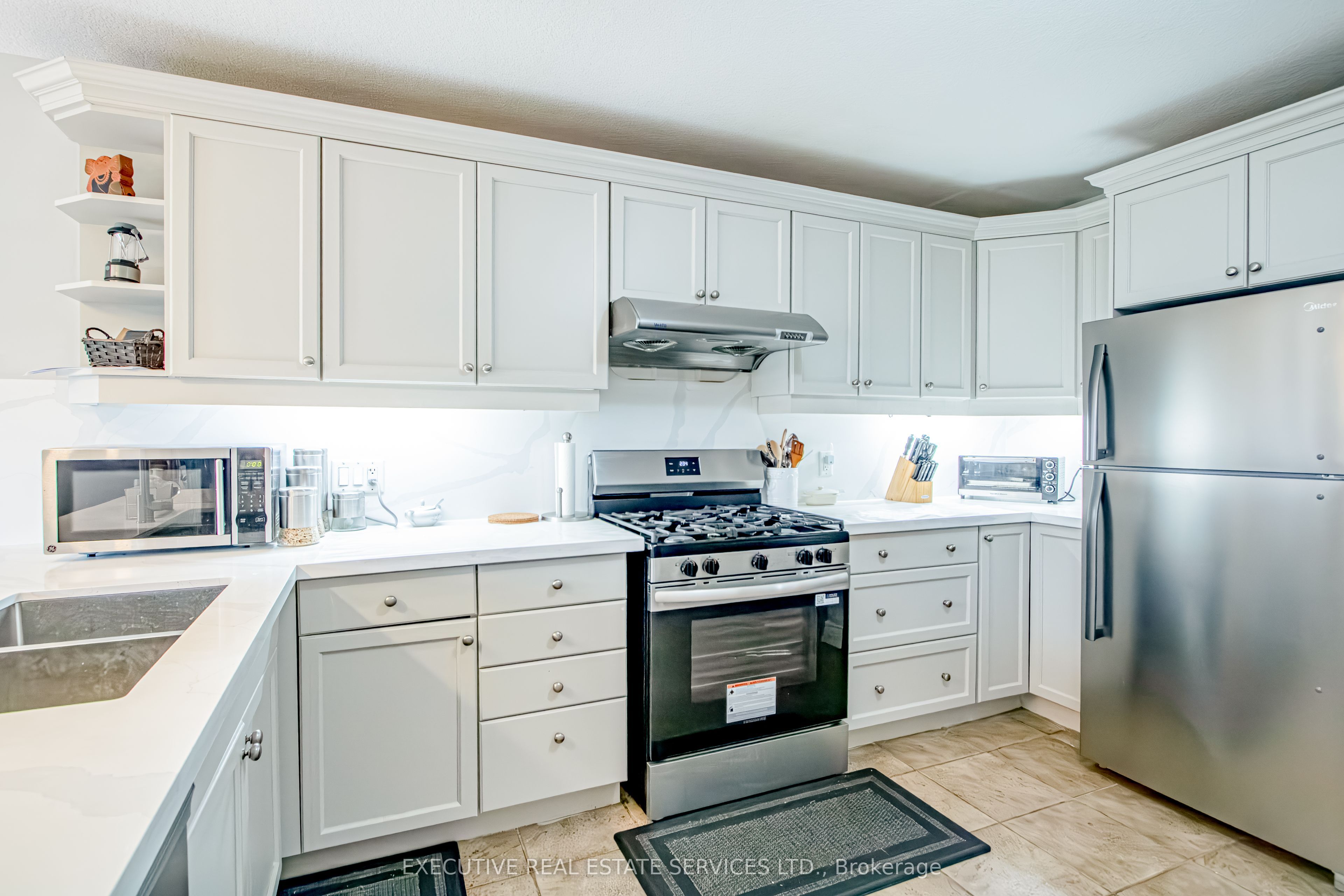 3264 Meadowgate Boulevard Property Photo 14