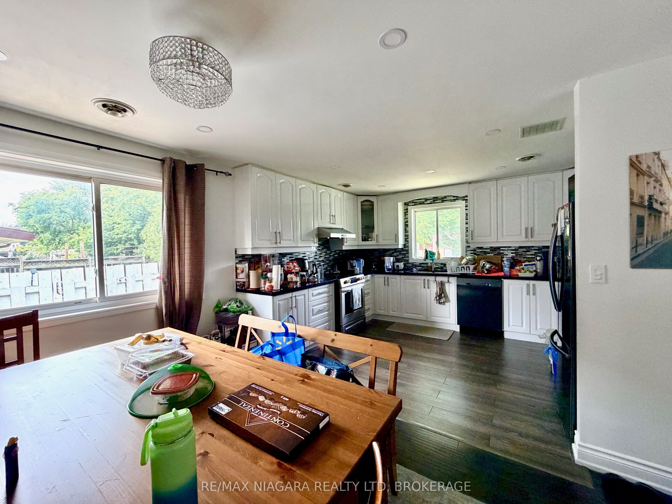 6475 Taylor Street Upper Property Photo 6