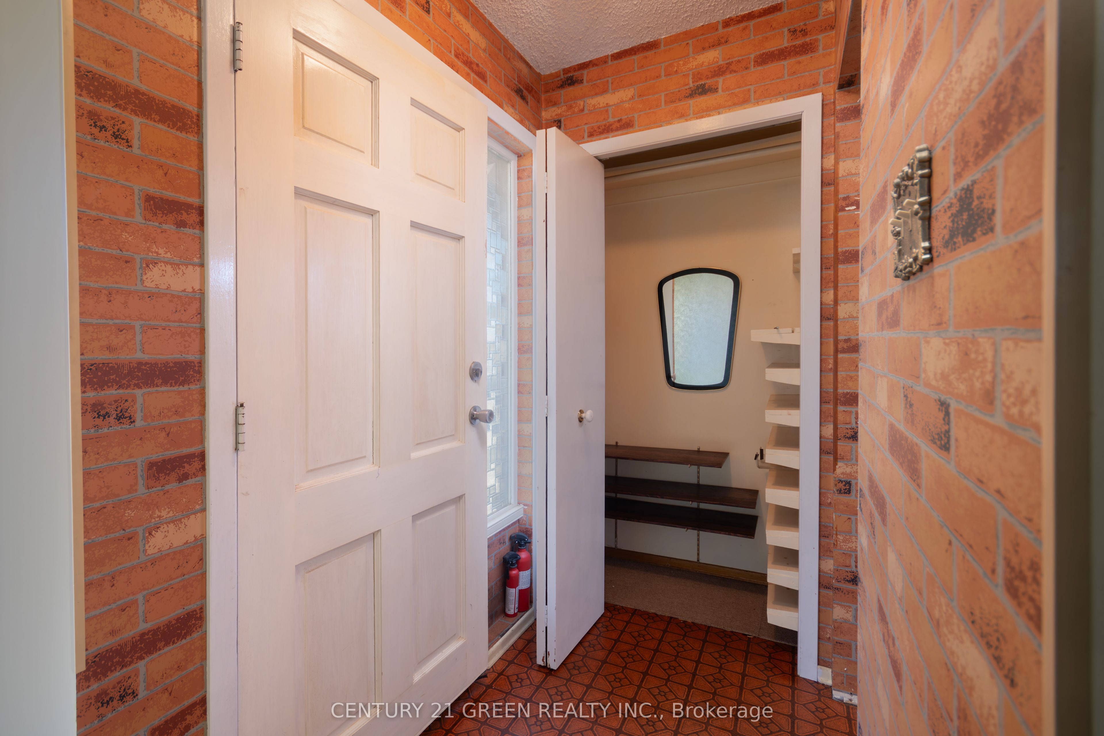 729 West 5th Street Property Photo 6