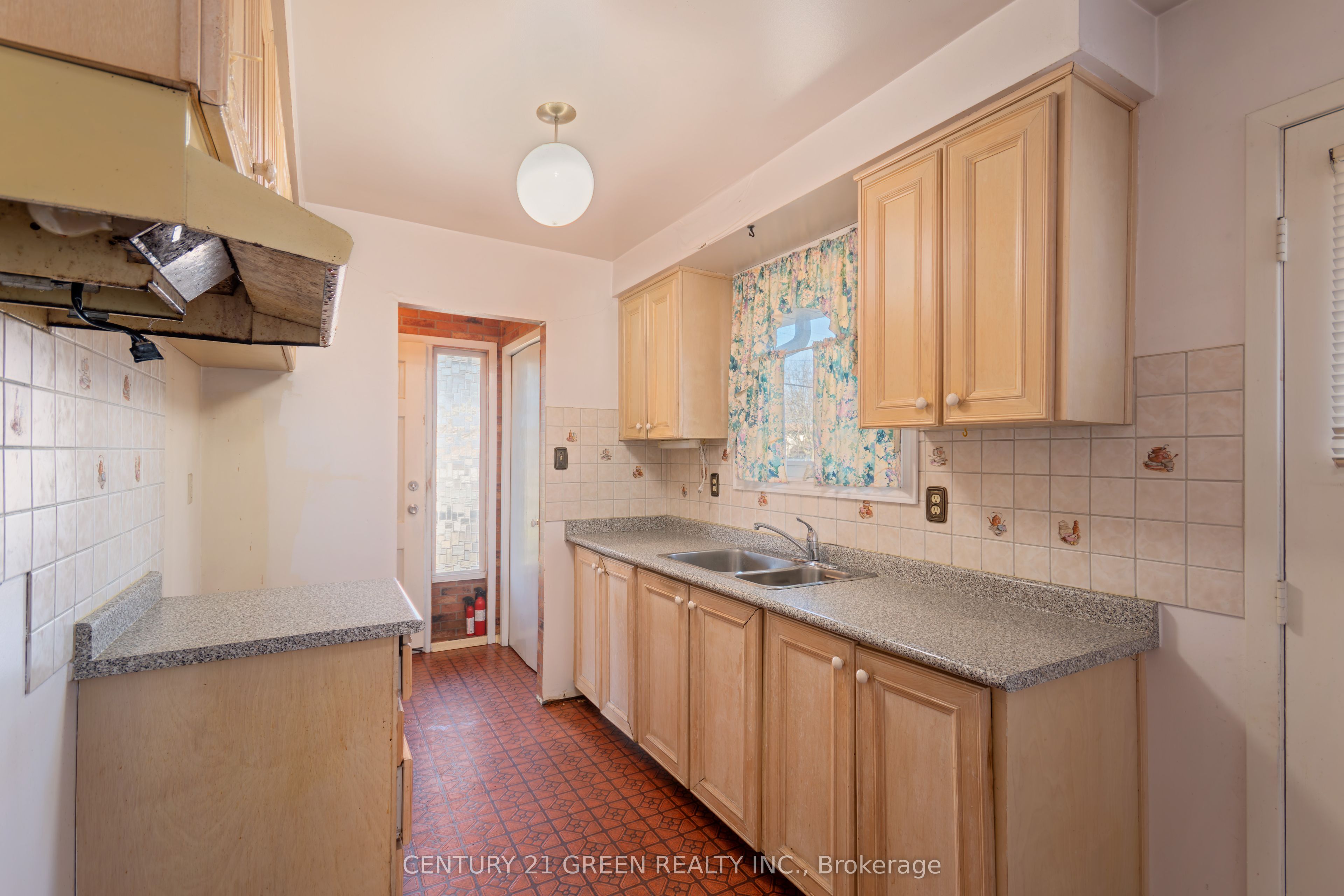 729 West 5th Street Property Photo 13