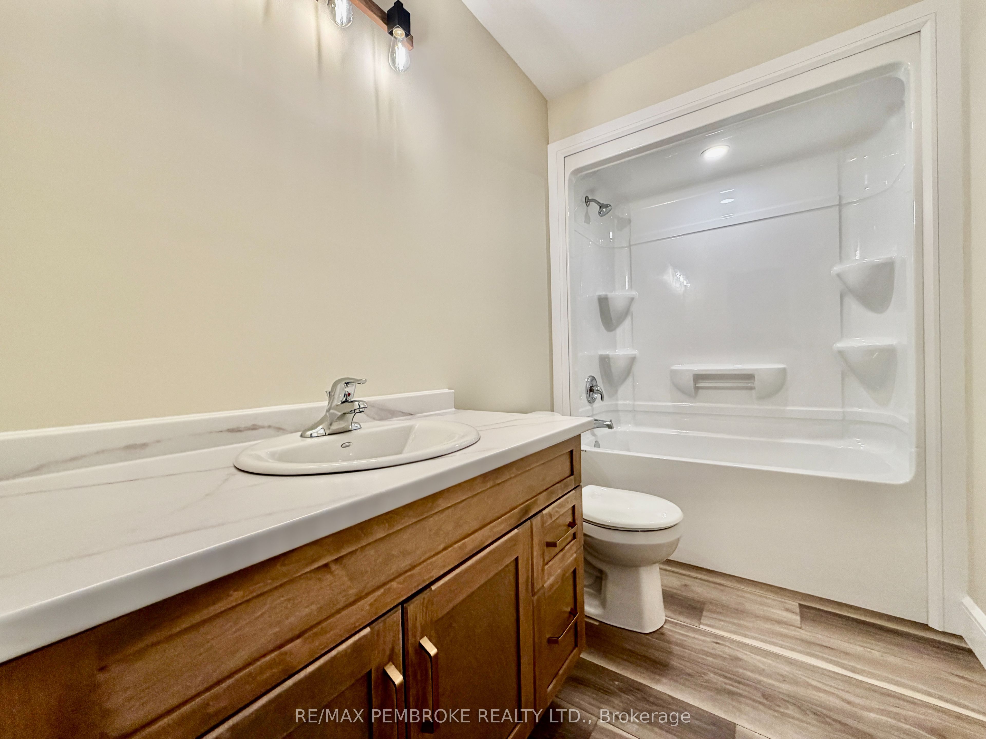 13 Eddy Crescent Property Photo 11
