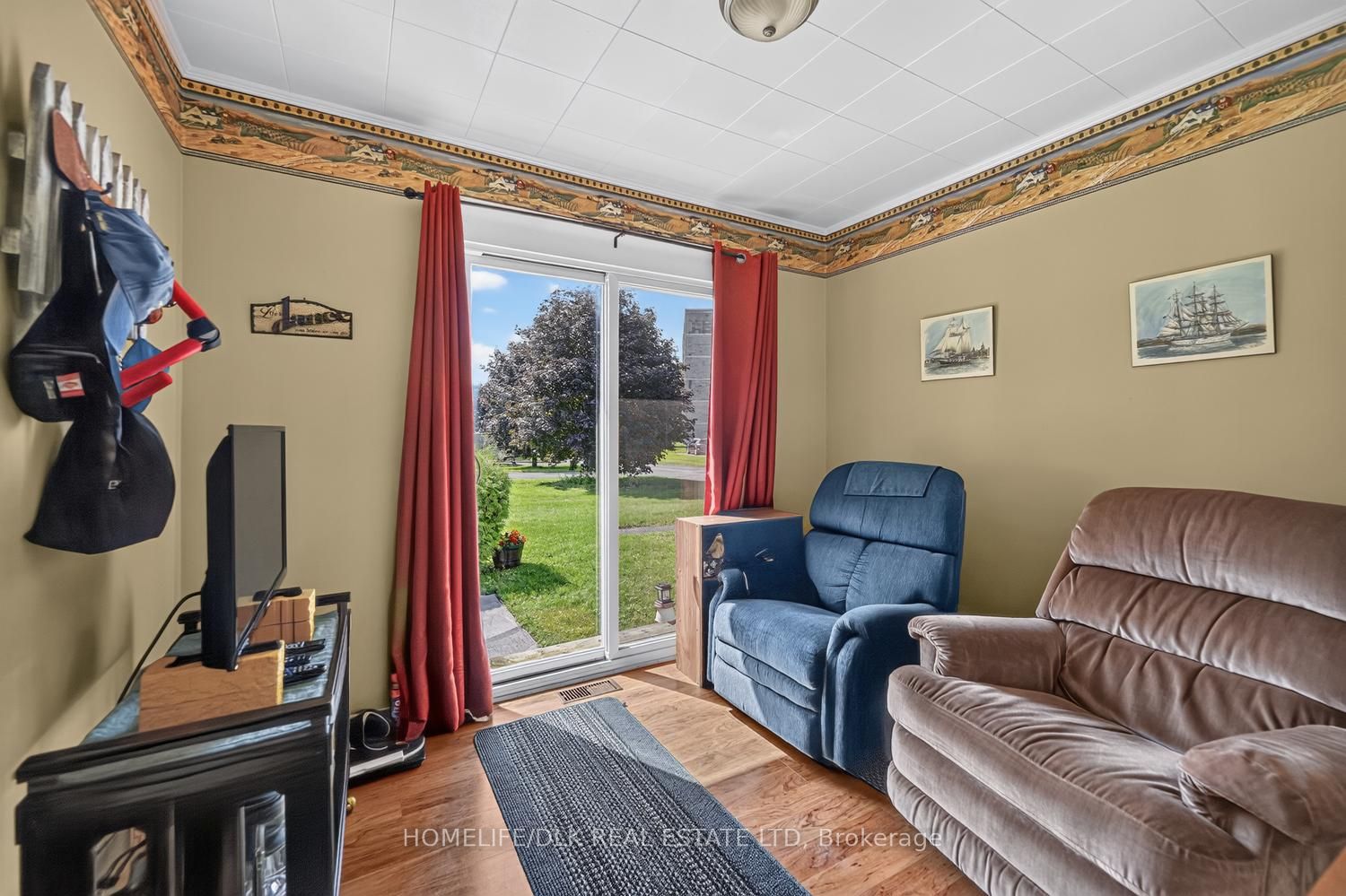2257 Dundas Street Property Photo 13