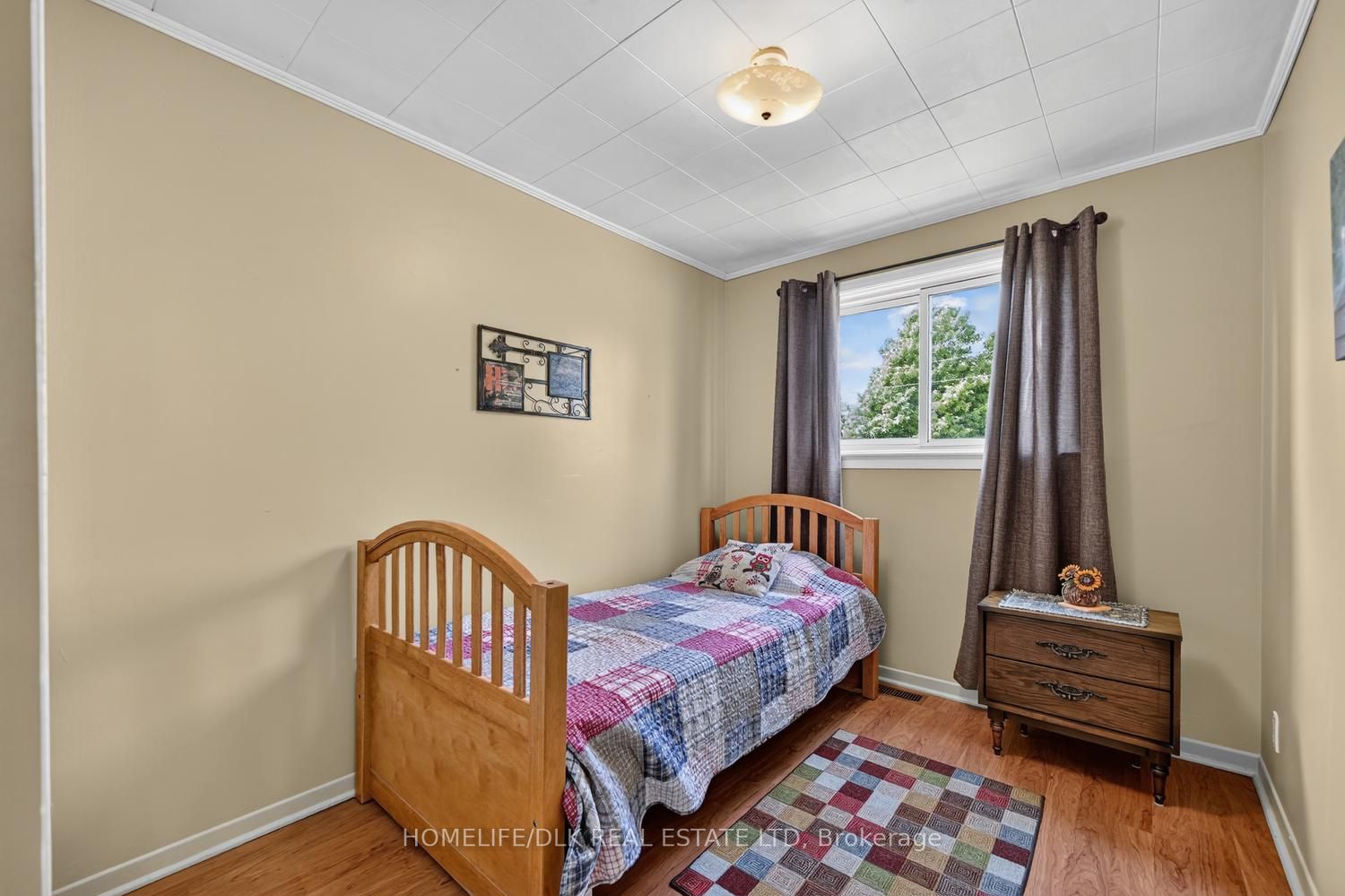 2257 Dundas Street Property Photo 14